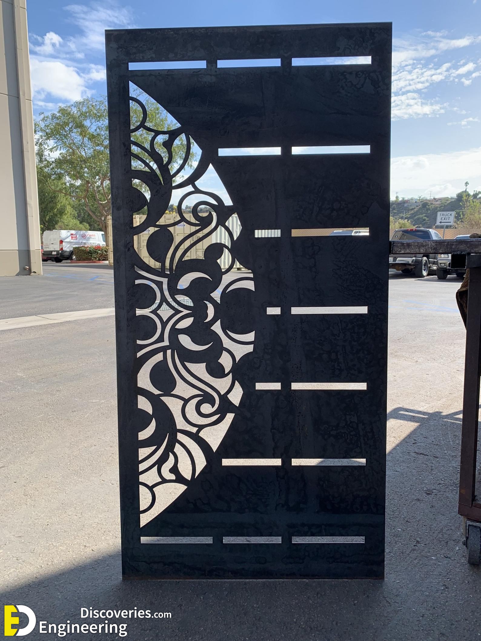 2-engineering-discoveries-the-artistry-of-cnc-laser-cutting-in-crafting-metal-doors.jpg