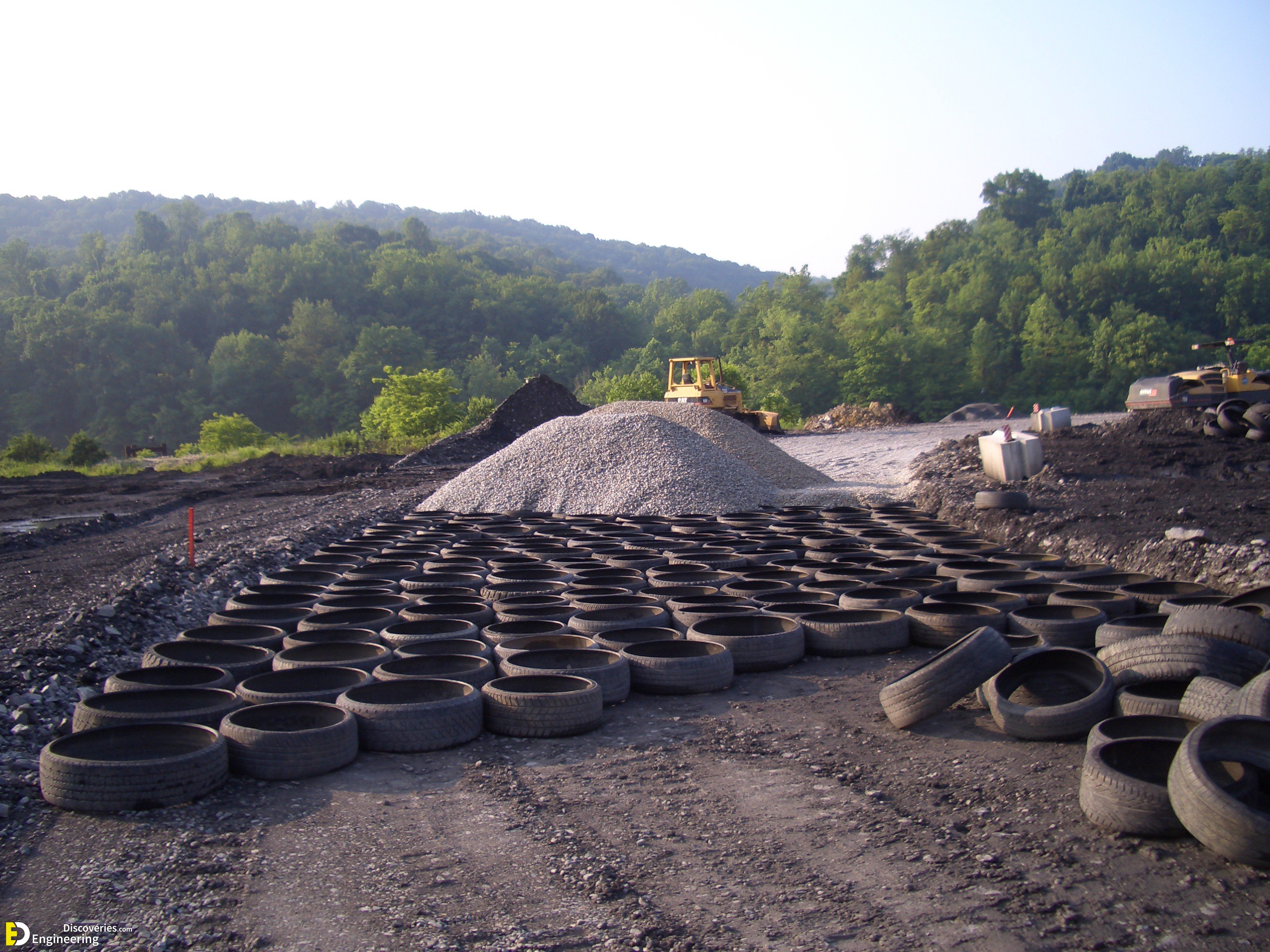 22-engineering-discoveries-construction-of-low-traffic-roads-by-using-old-tires.jpg