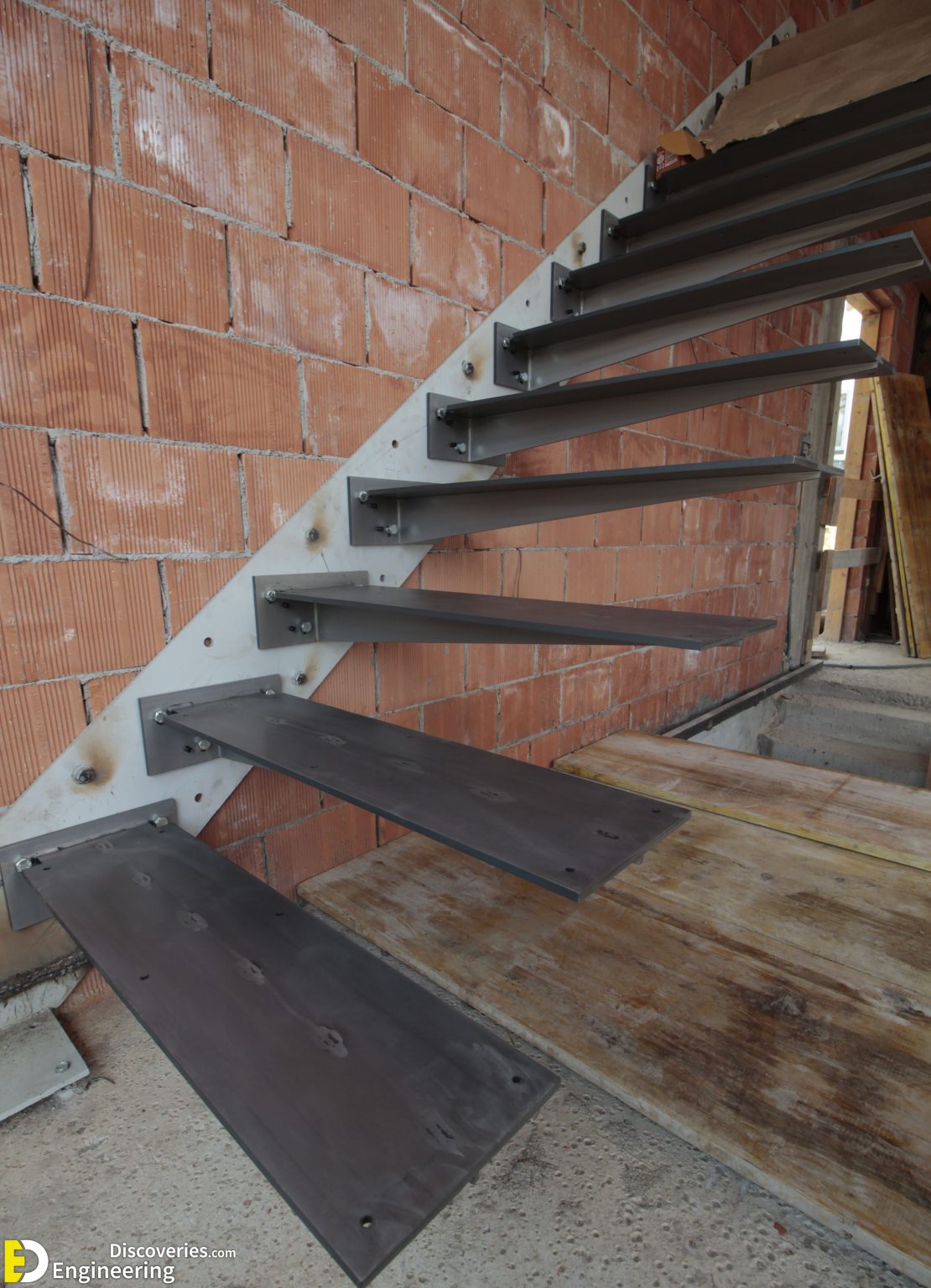 Step-by-Step Guide To Building Cantilevered Stairs – Engineering ...