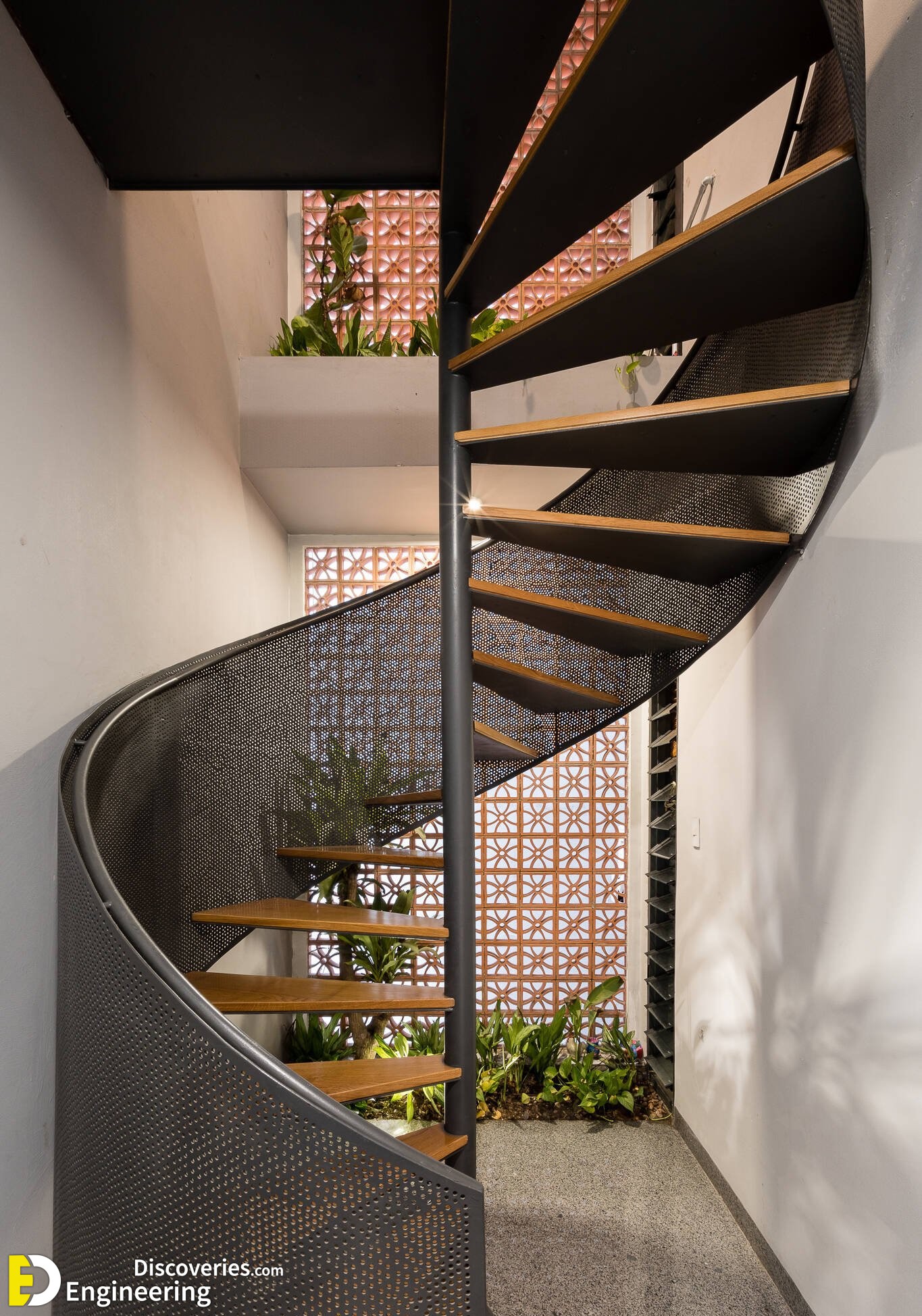 11-engineering-discoveries-basics-of-spiral-staircase-design.jpg