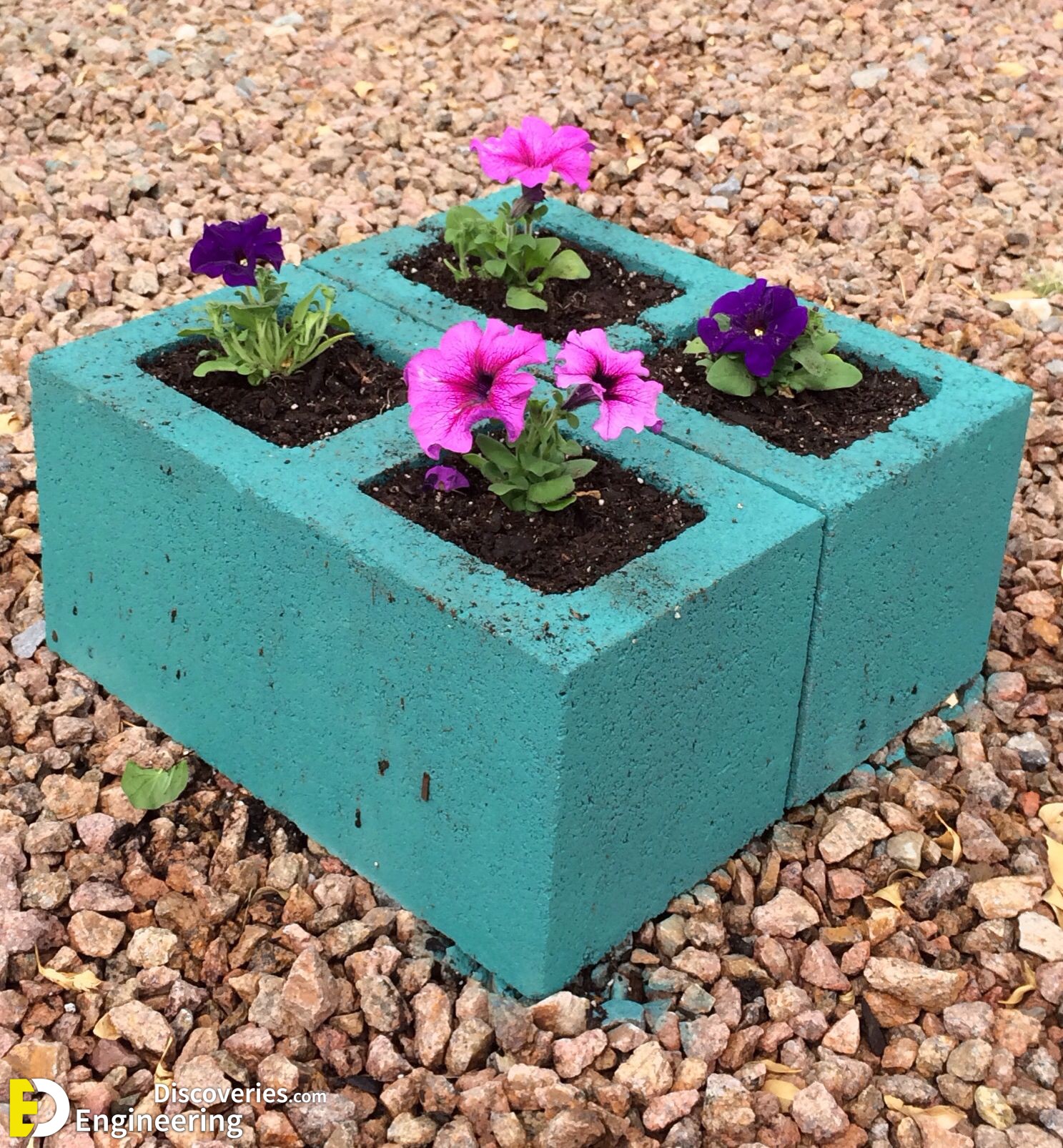 11-engineering-discoveries-creative-and-easy-garden-decorating-ideas-with-concrete-blocks.jpg