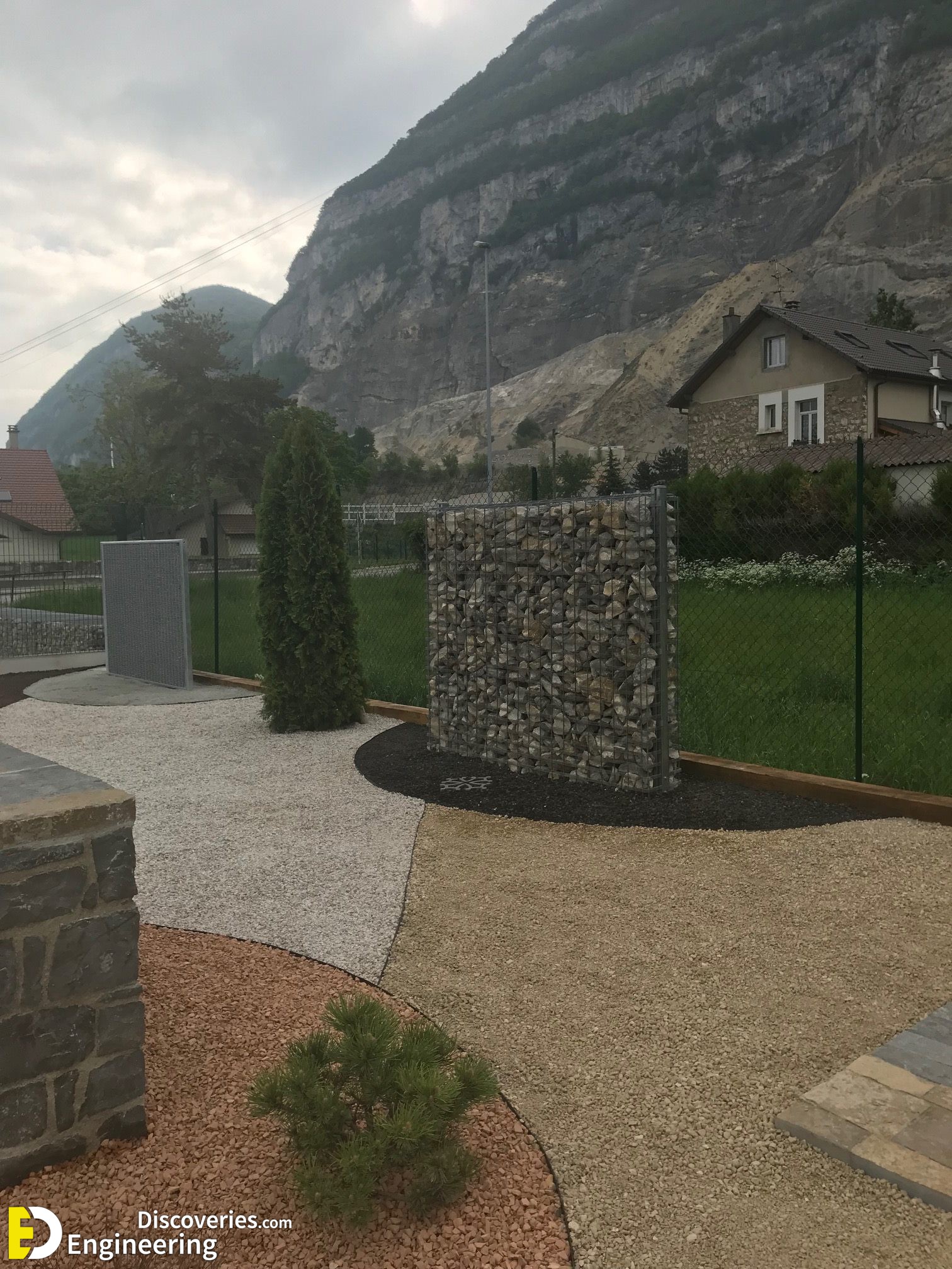 12-engineering-discoveries-how-to-fence-your-patio-without-spending-a-lot-in-the-process.jpg