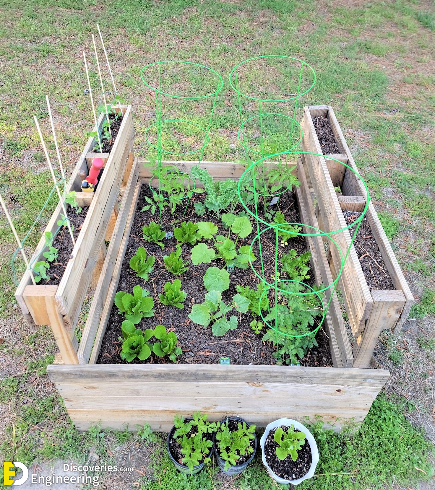 13-engineering-discoveries-redefine-outdoor-living-wooden-pallet-creations-that-wow.jpg