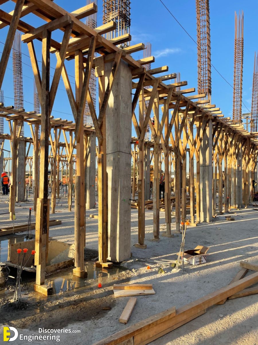 14-engineering-discoveries-332B-photos-record-the-results-of-workers-at-the-construction-site.jpg