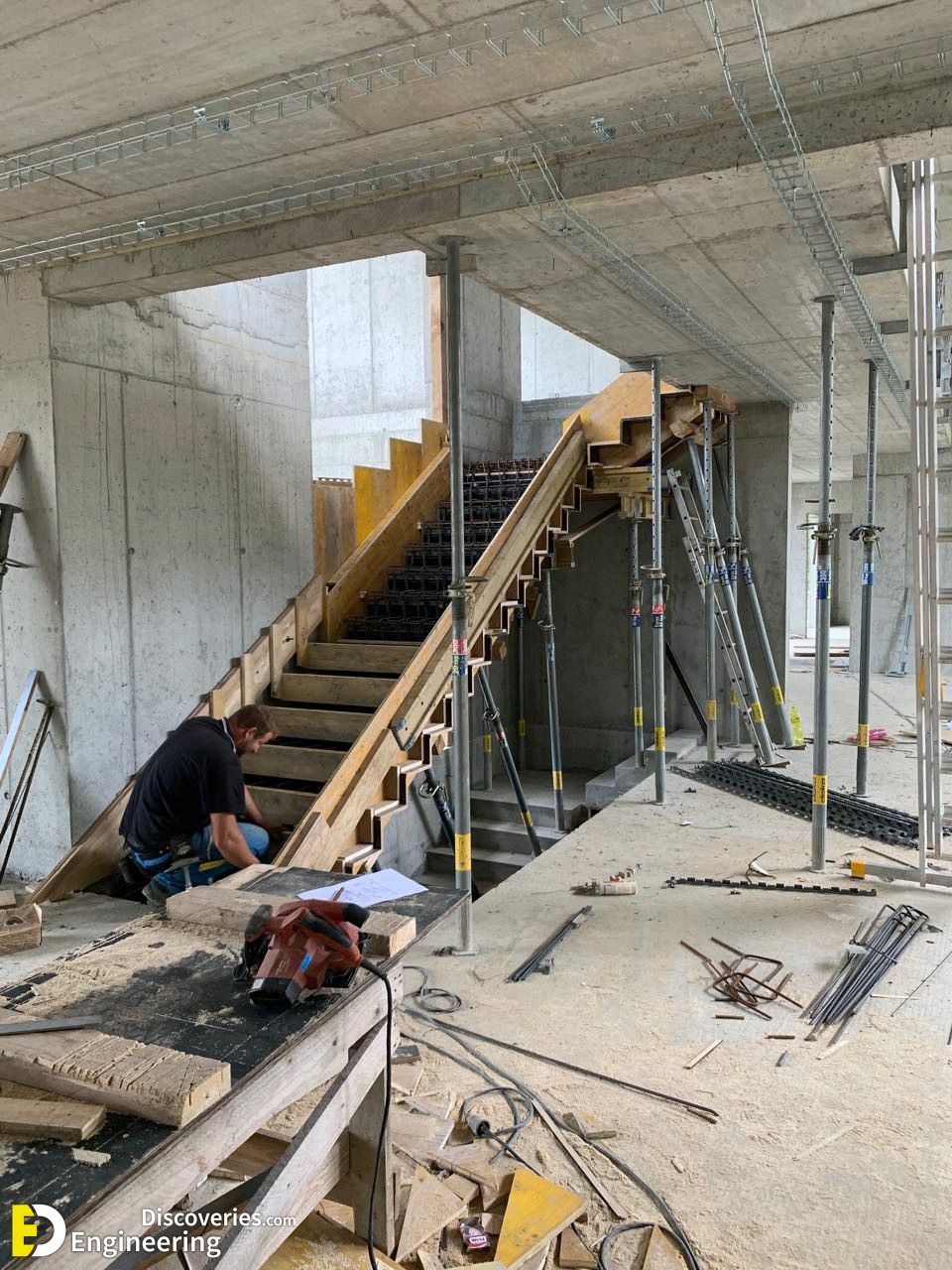 15-engineering-discoveries-332B-photos-record-the-results-of-workers-at-the-construction-site.jpg
