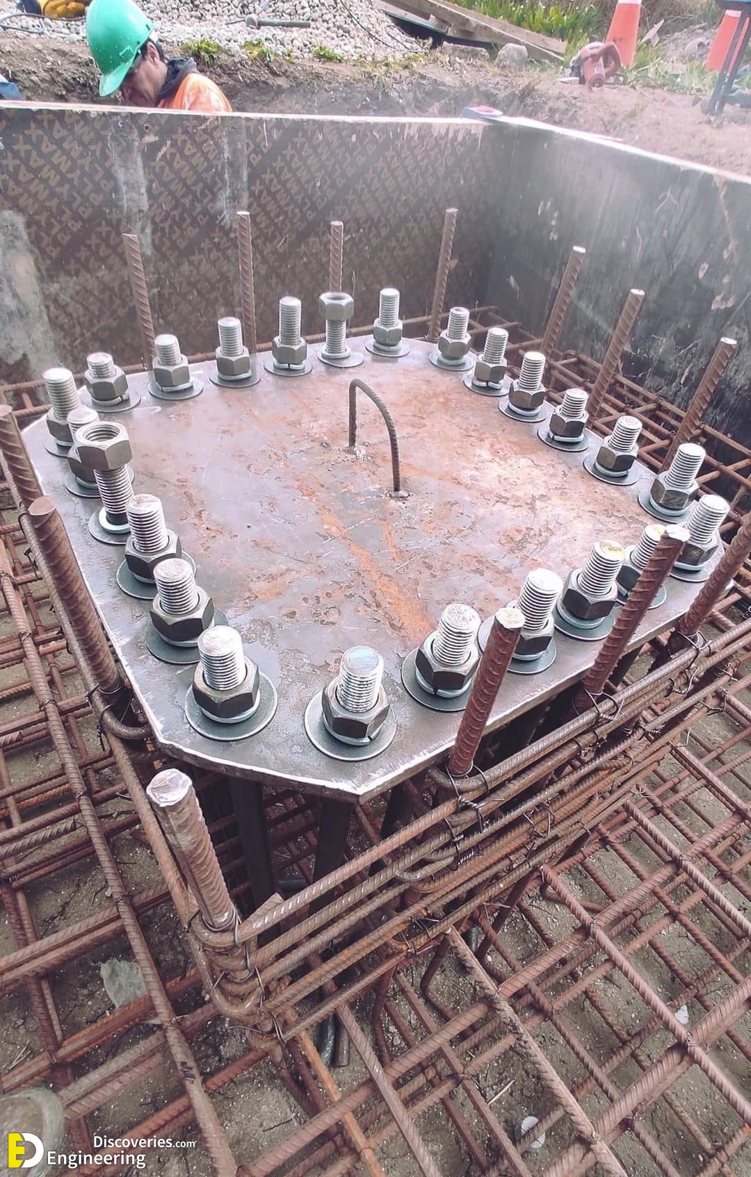 16-engineering-discoveries-332B-photos-record-the-results-of-workers-at-the-construction-site.jpg