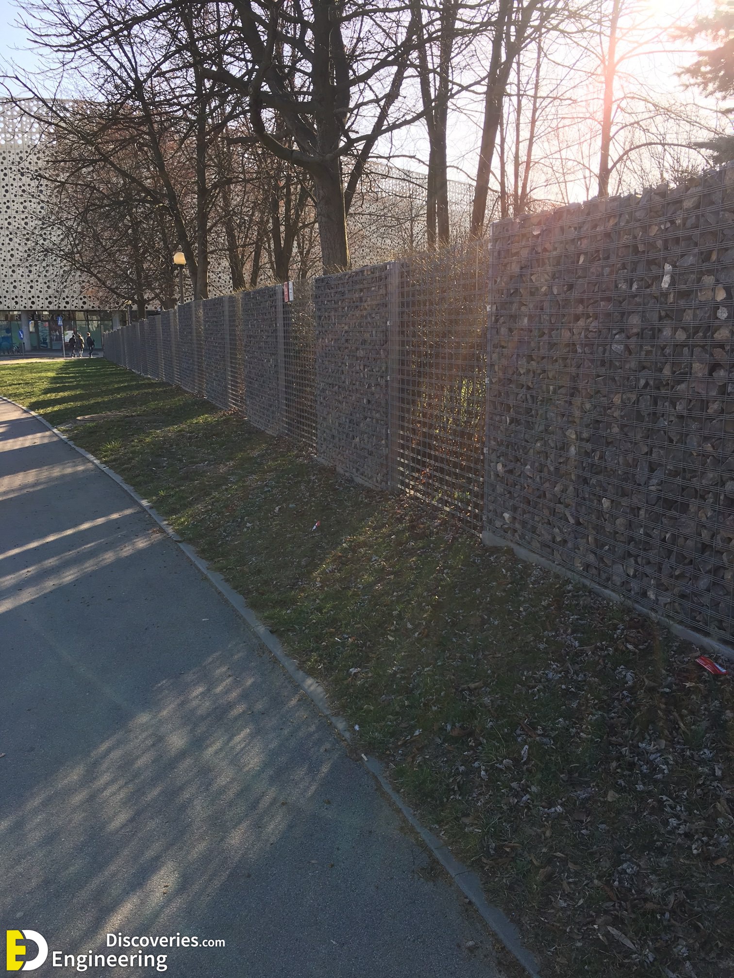 17-engineering-discoveries-how-to-fence-your-patio-without-spending-a-lot-in-the-process.jpg