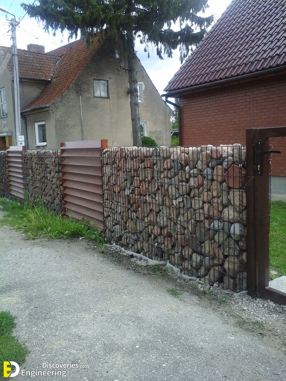 2-engineering-discoveries-how-to-fence-your-patio-without-spending-a-lot-in-the-process.jpg