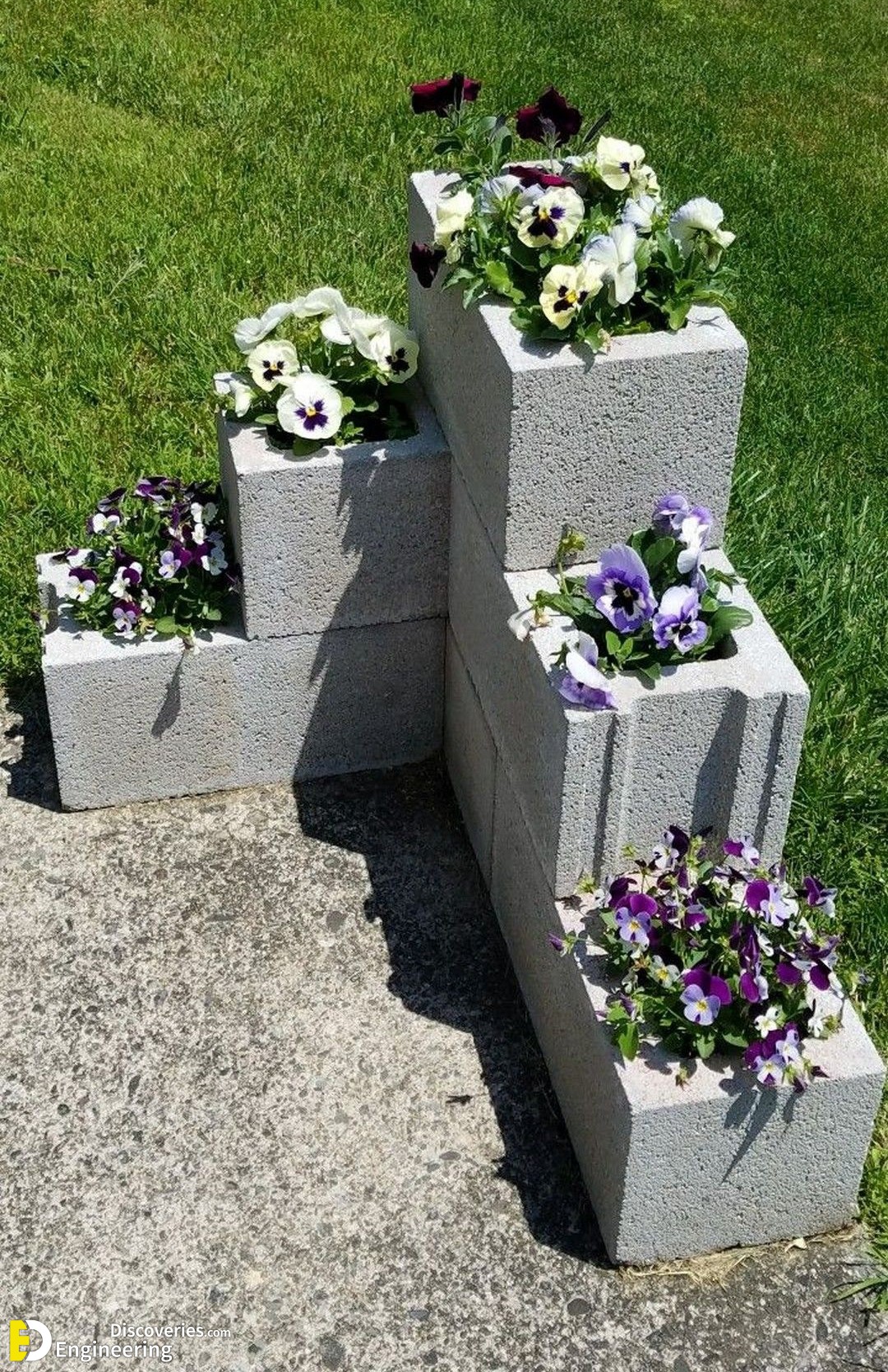 21-engineering-discoveries-creative-and-easy-garden-decorating-ideas-with-concrete-blocks.jpg