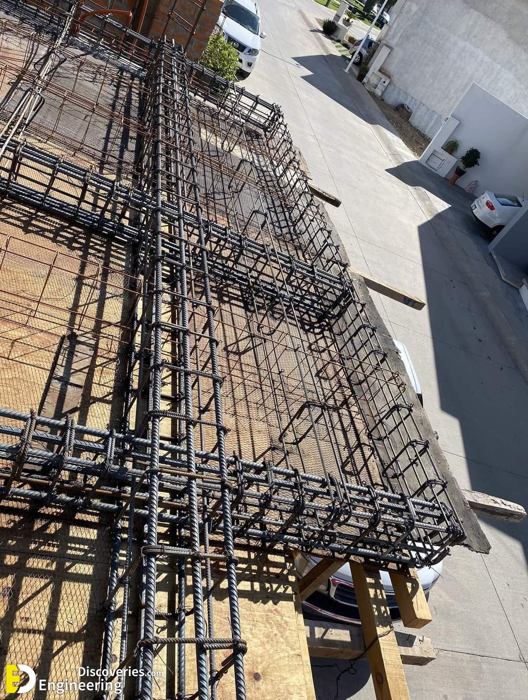 22-engineering-discoveries-332B-photos-record-the-results-of-workers-at-the-construction-site.jpg