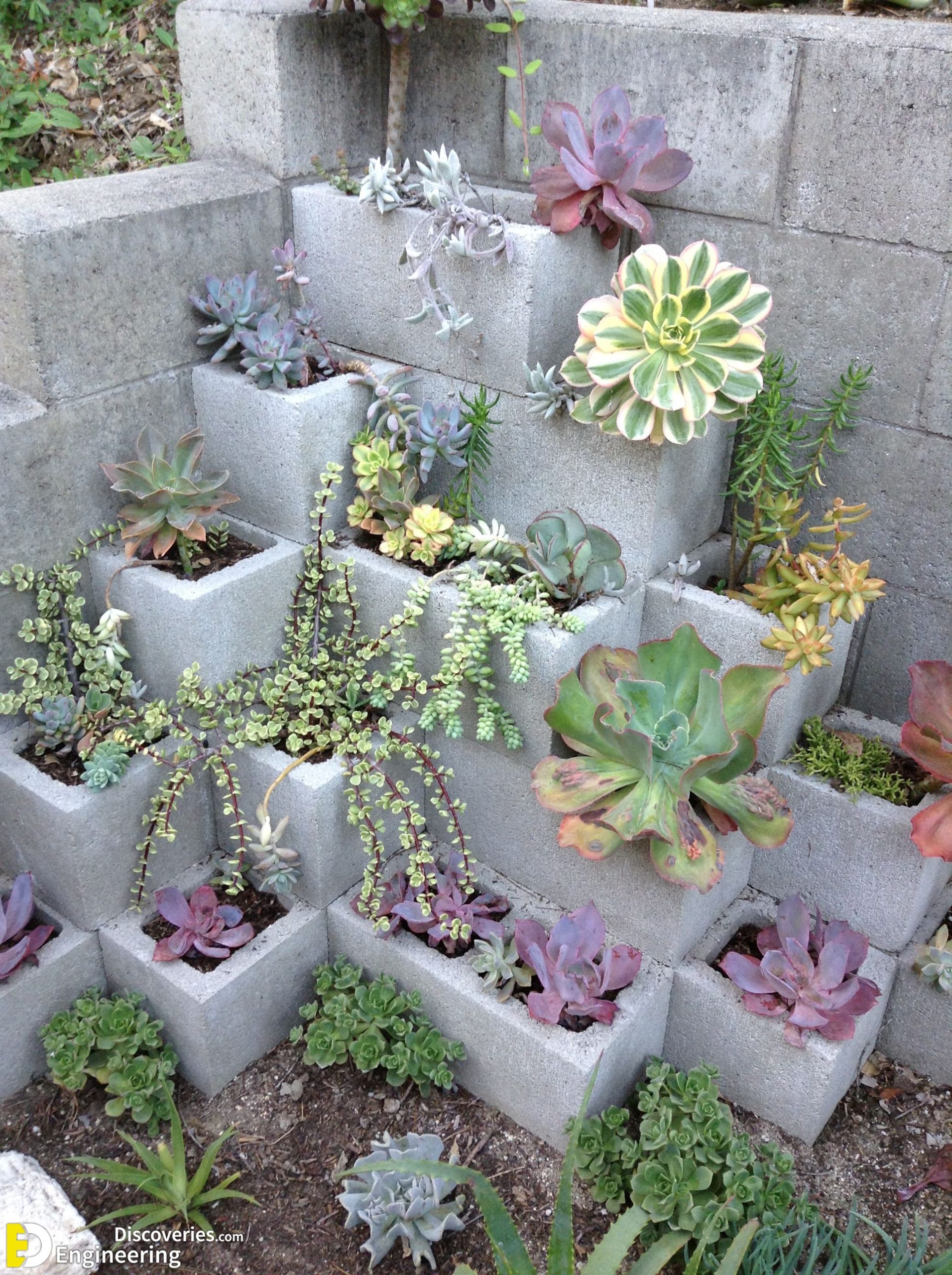 23-engineering-discoveries-creative-and-easy-garden-decorating-ideas-with-concrete-blocks-scaled.jpg