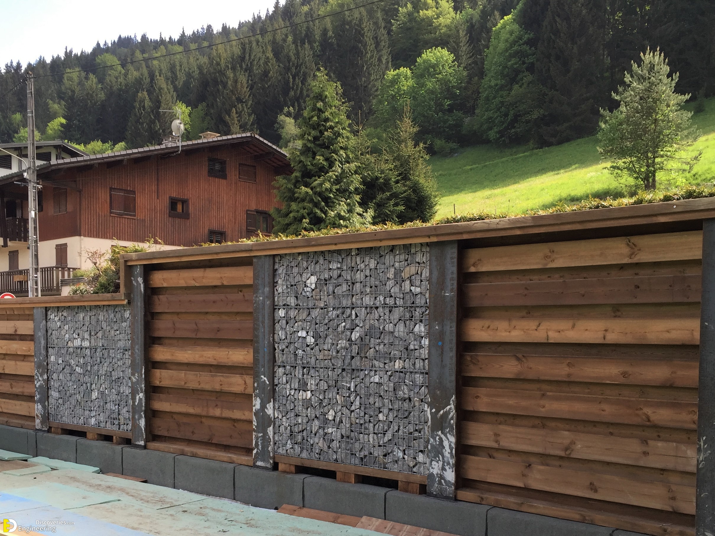 23-engineering-discoveries-how-to-fence-your-patio-without-spending-a-lot-in-the-process.jpg