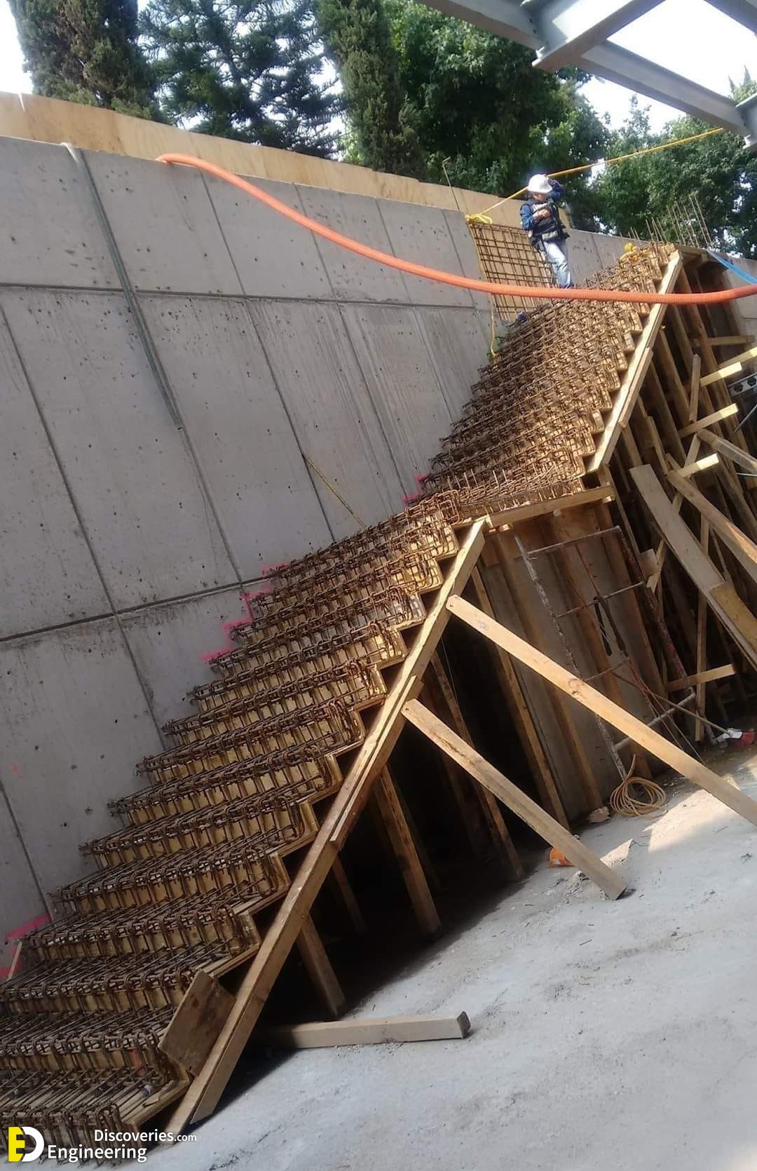25-engineering-discoveries-332B-photos-record-the-results-of-workers-at-the-construction-site.jpg