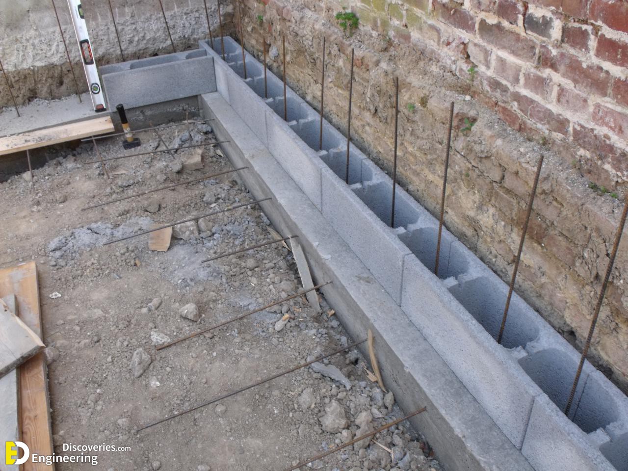 26-engineering-discoveries-how-to-build-a-reinforcement-hollow-concrete-block-wall.jpg