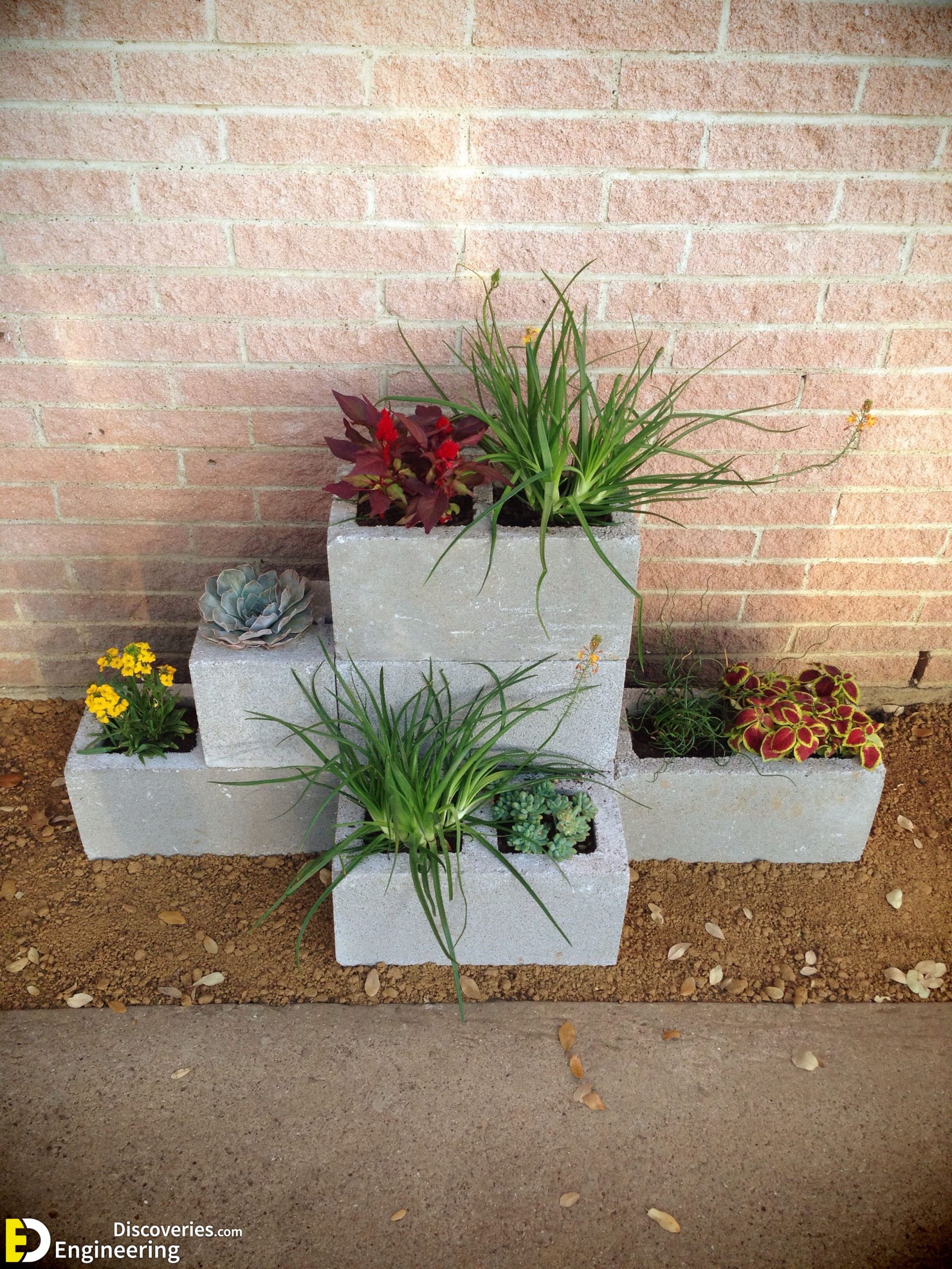 27-engineering-discoveries-creative-and-easy-garden-decorating-ideas-with-concrete-blocks-scaled.jpg