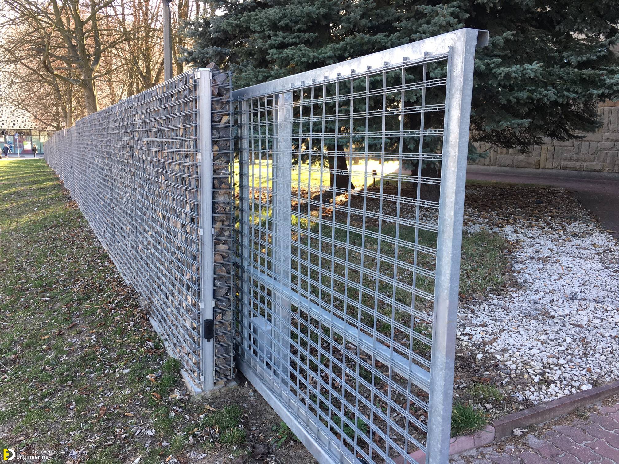 27-engineering-discoveries-how-to-fence-your-patio-without-spending-a-lot-in-the-process.jpg