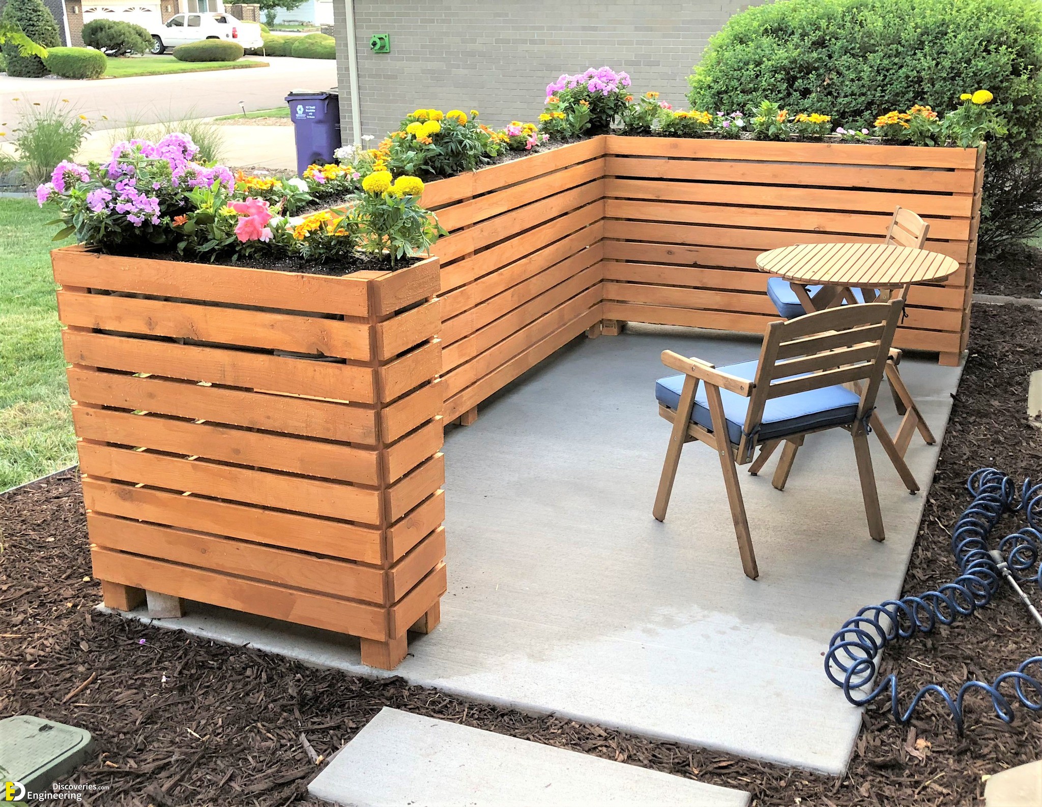 27-engineering-discoveries-redefine-outdoor-living-wooden-pallet-creations-that-wow.jpg