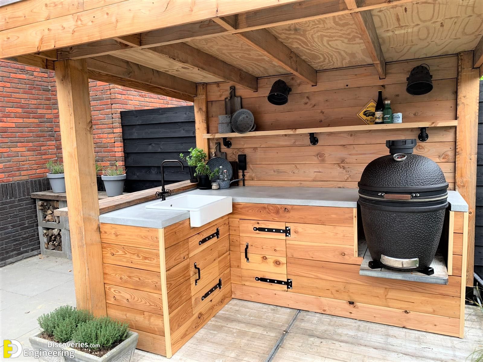 28-engineering-discoveries-redefine-outdoor-living-wooden-pallet-creations-that-wow.jpg
