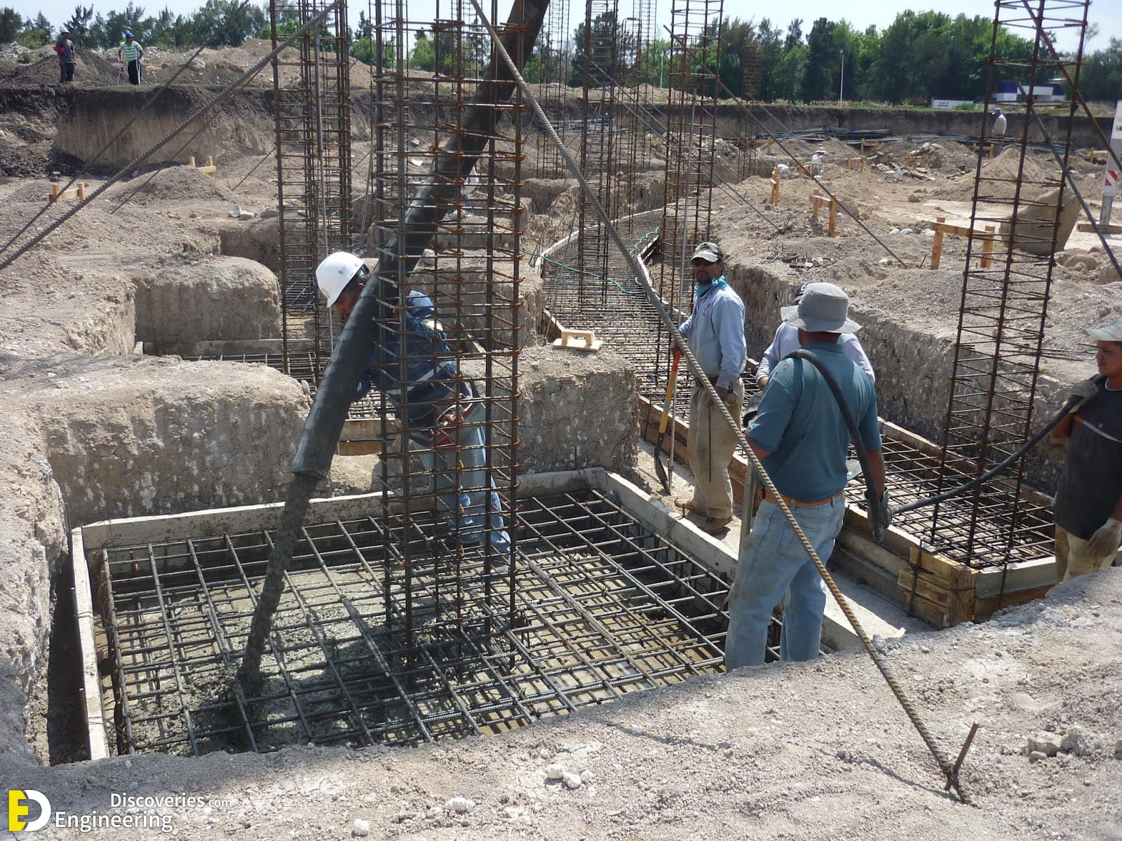 31-engineering-discoveries-332B-photos-record-the-results-of-workers-at-the-construction-site.jpg