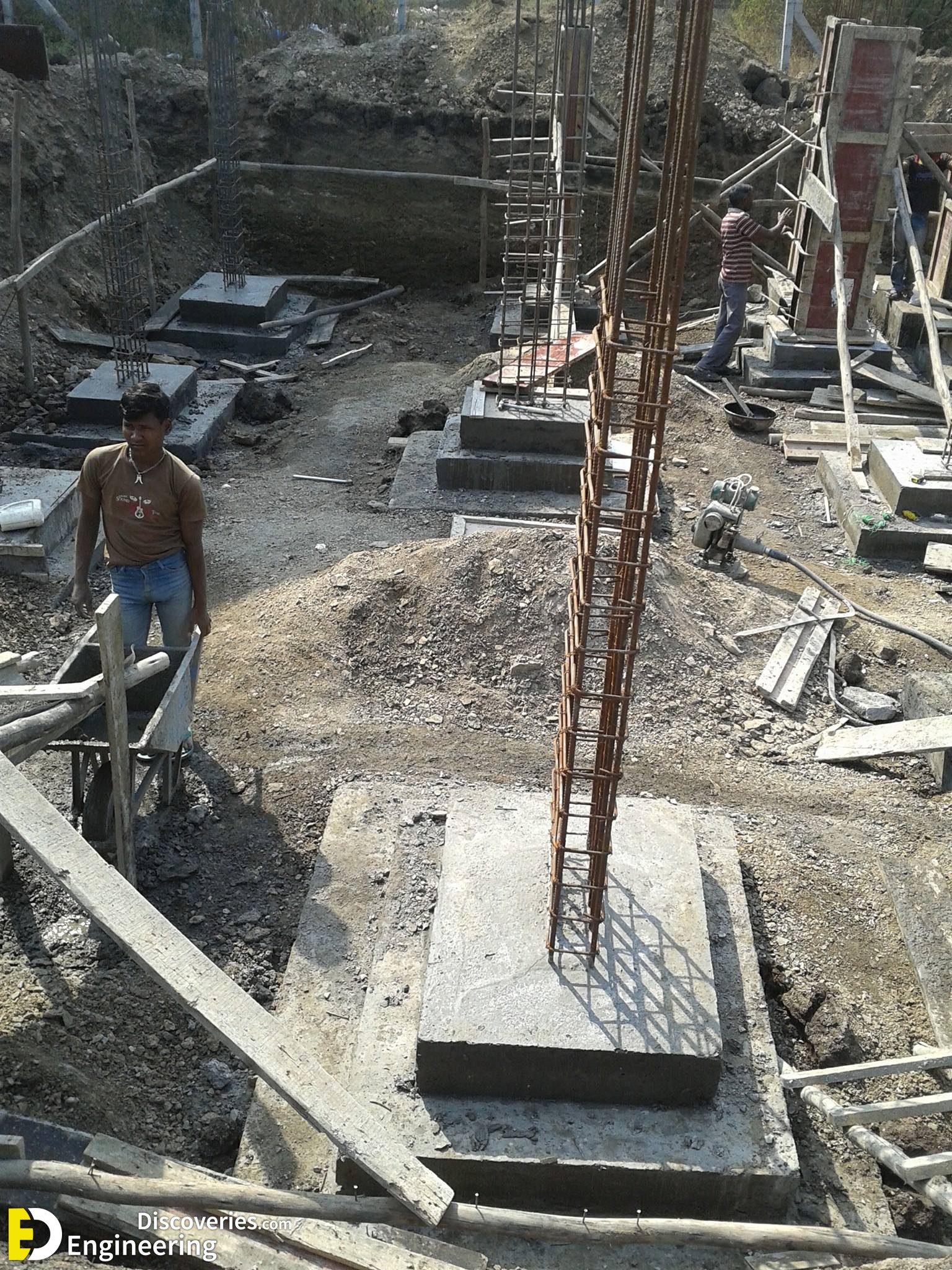 12-engineering-discoveries-rcc-isolated-footings-under-construction-and8211-types-and-design.jpg