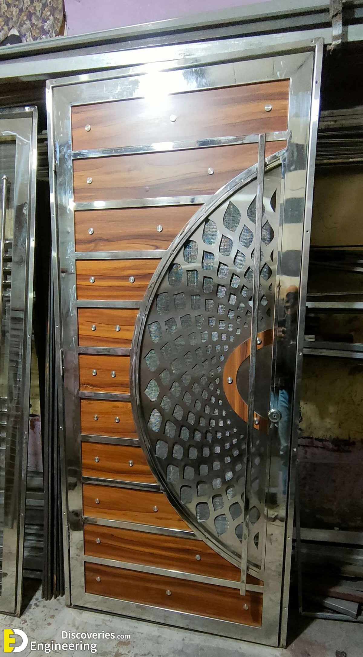 22-engineering-discoveries-step-into-luxury-front-iron-gate-designs-that-redefine-home-entrances.jpg