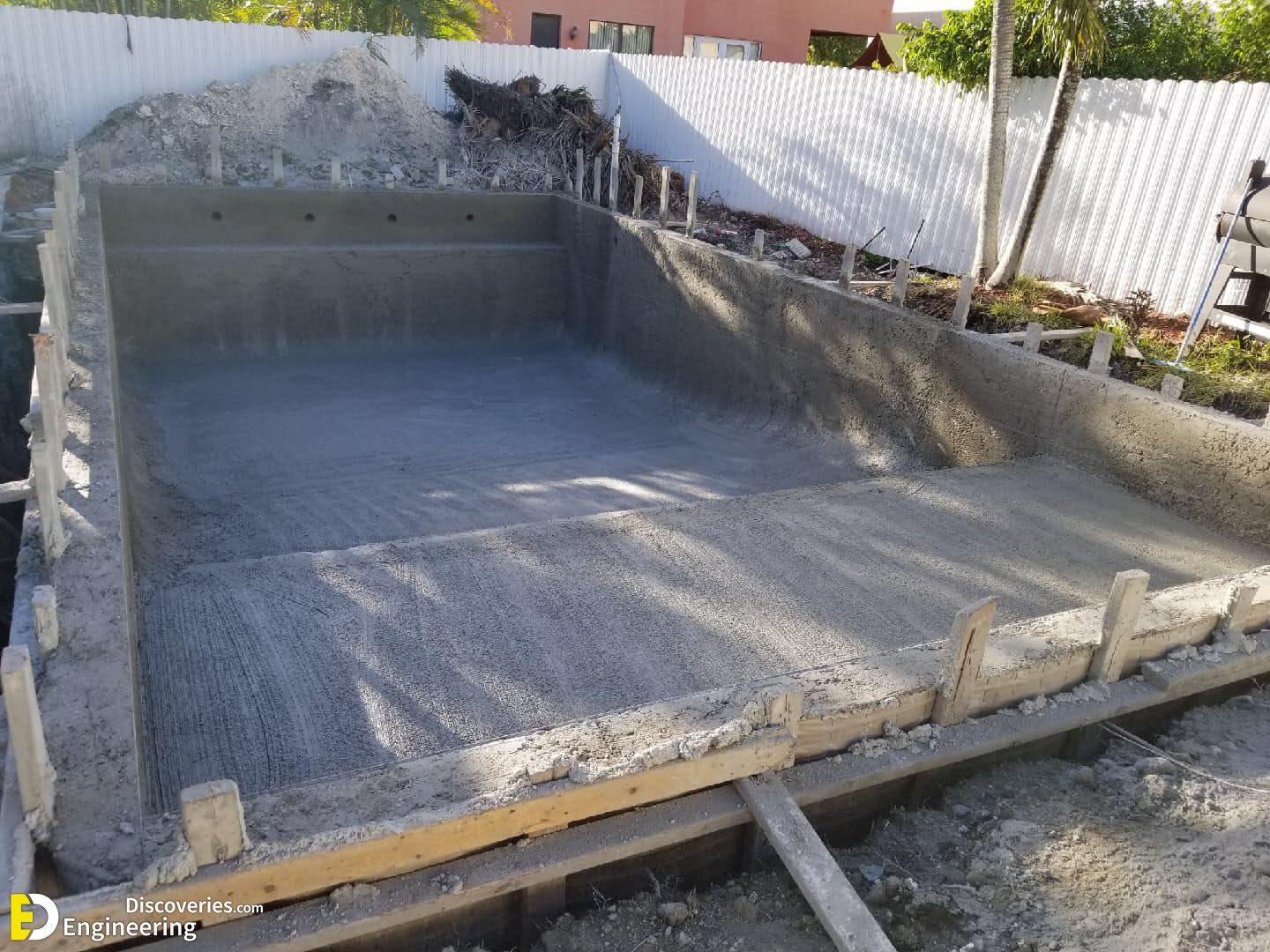 26-engineering-discoveries-from-groundwork-to-glory-332B-epic-photos-of-an-rcc-swimming-pool-under-construction.jpg