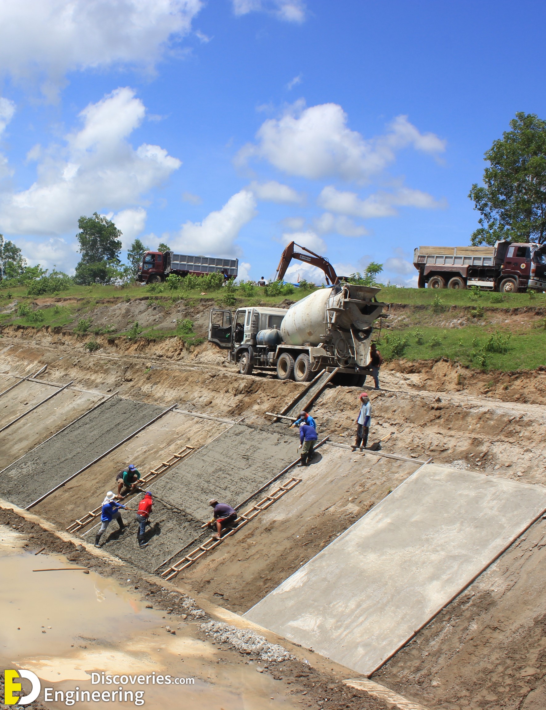 13-engineering-discoveries-342B-stunning-pictures-showcasing-the-construction-of-concrete-irrigation-canals.jpg
