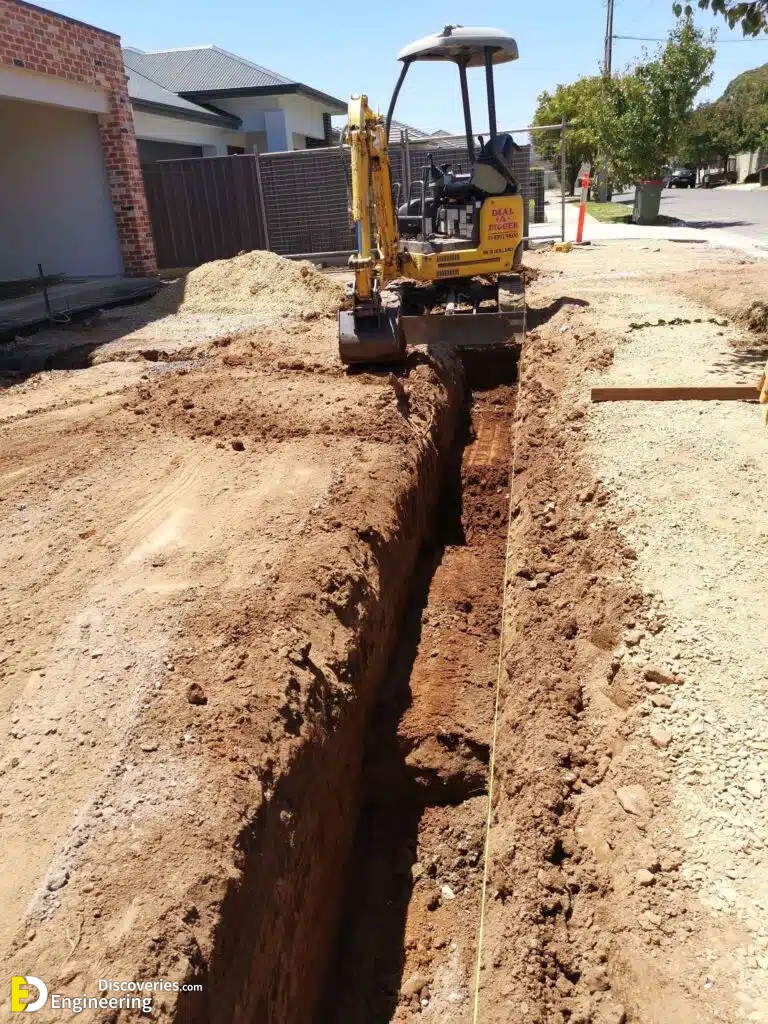 17-engineering-discoveries-foundation-construction-excavating-earthwork-for-foundation-structures.jpg