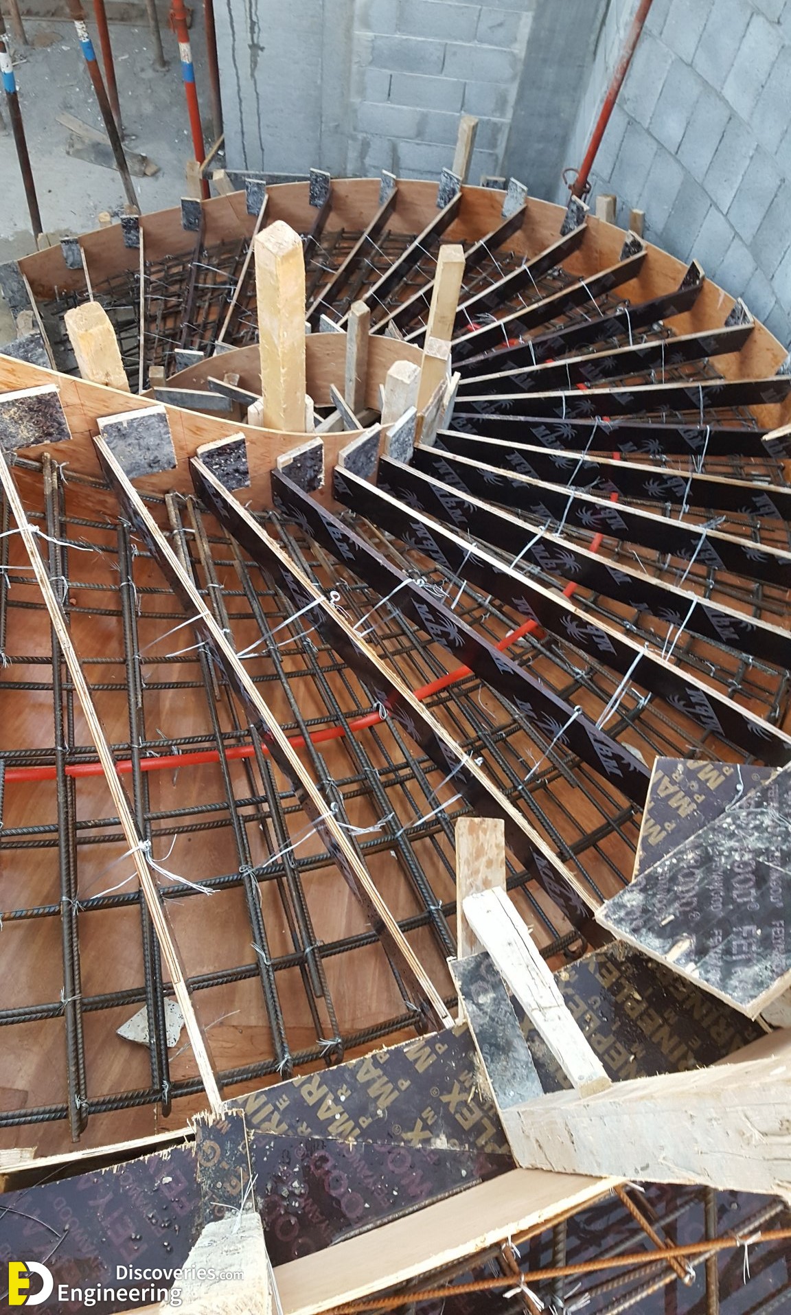 19-engineering-discoveries-352B-mesmerizing-photos-of-rcc-concrete-stairs-under-construction.jpg