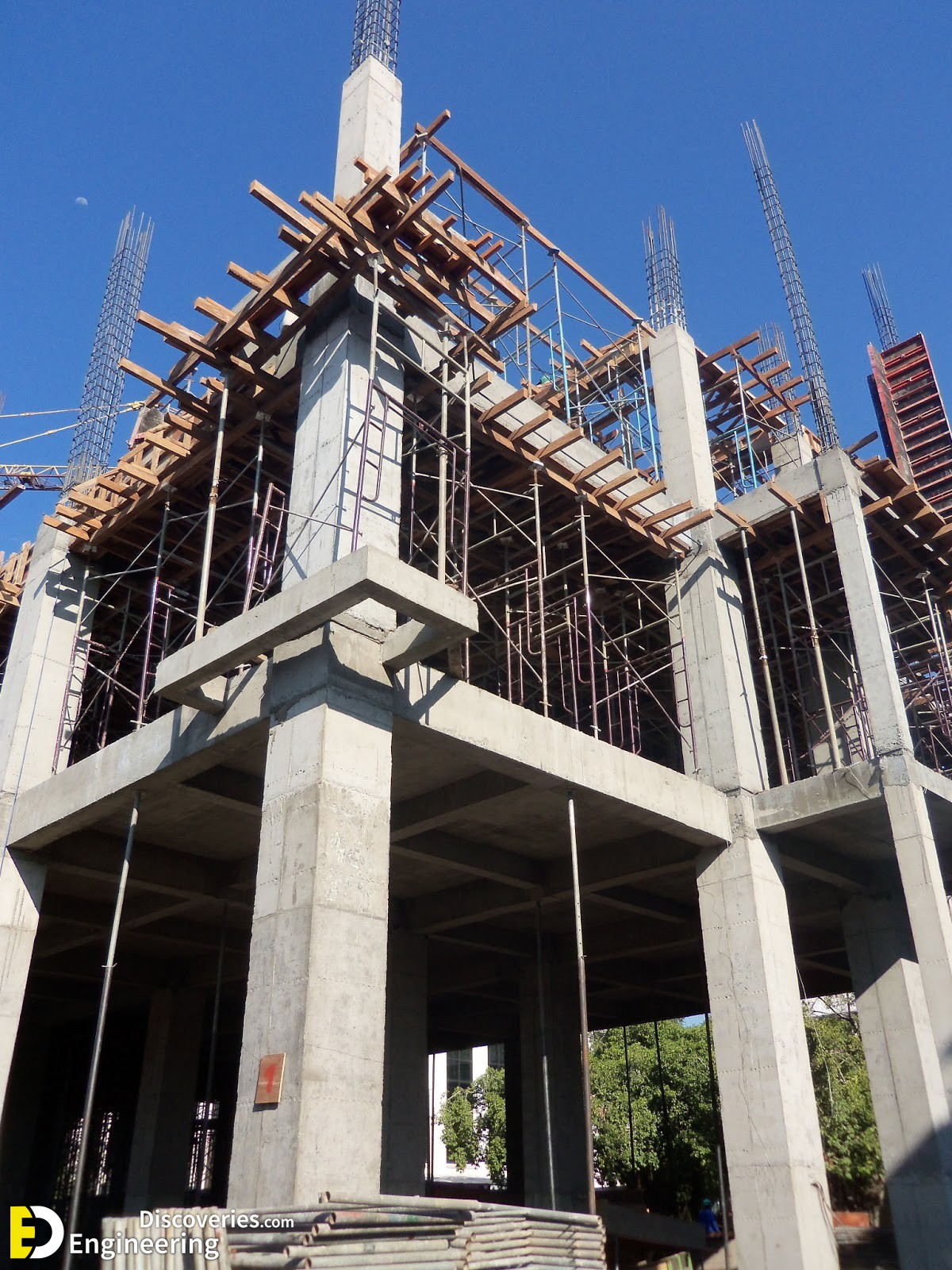 20-engineering-discoveries-422B-photos-capture-the-results-of-the-construction-sites-employees.jpg