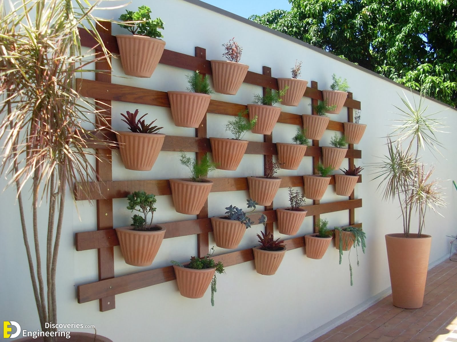21-engineering-discoveries-272B-creative-ways-to-elevate-your-walls-and-fences.jpg