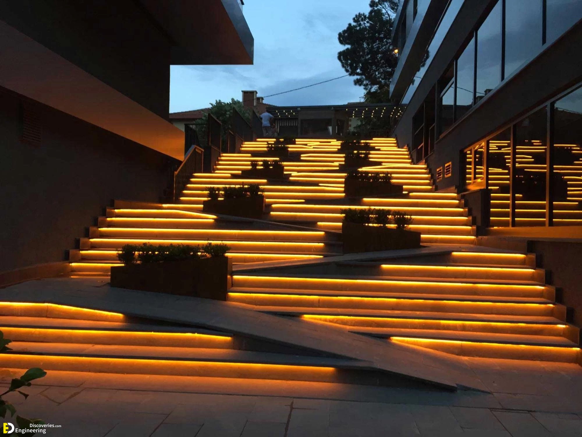 22-engineering-discoveries-different-ideas-and-solutions-for-integrating-ramps-with-stairs.jpg