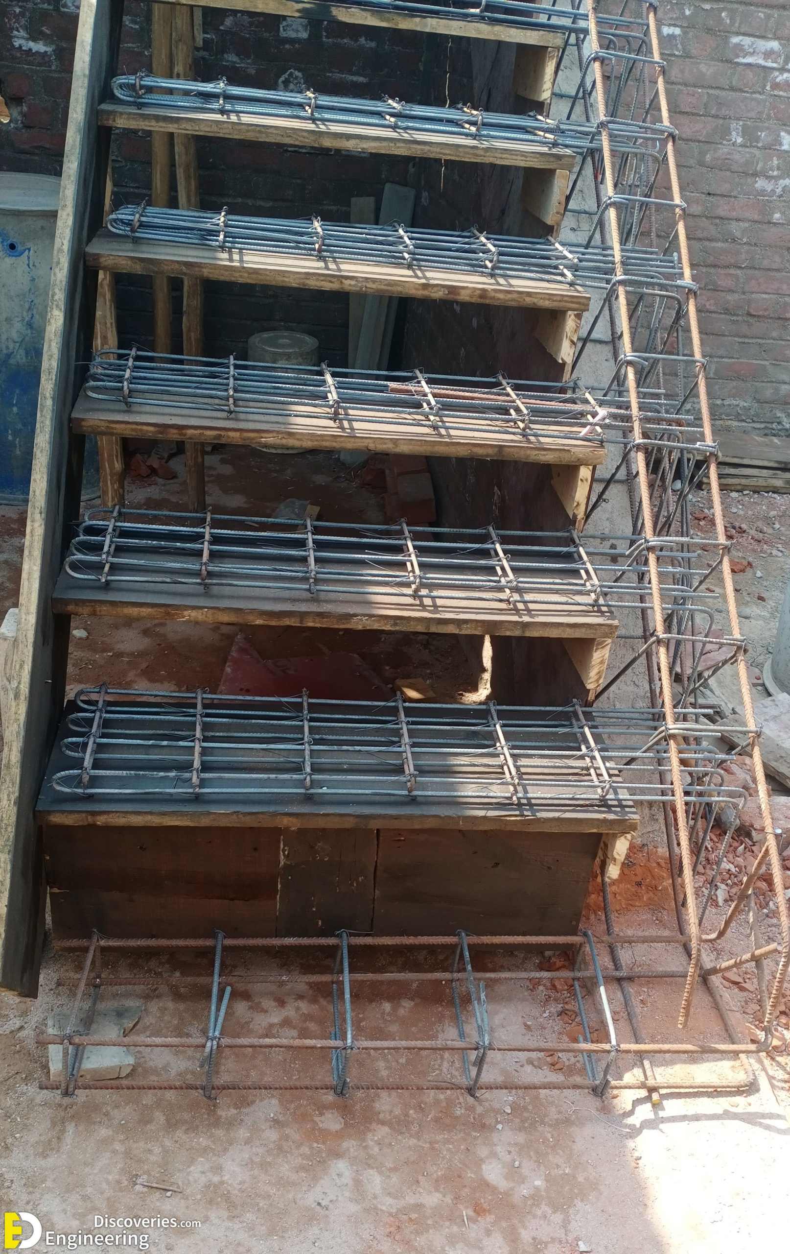 24-engineering-discoveries-352B-mesmerizing-photos-of-rcc-concrete-stairs-under-construction-scaled.jpg