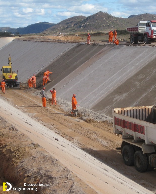 7-engineering-discoveries-342B-stunning-pictures-showcasing-the-construction-of-concrete-irrigation-canals.jpg