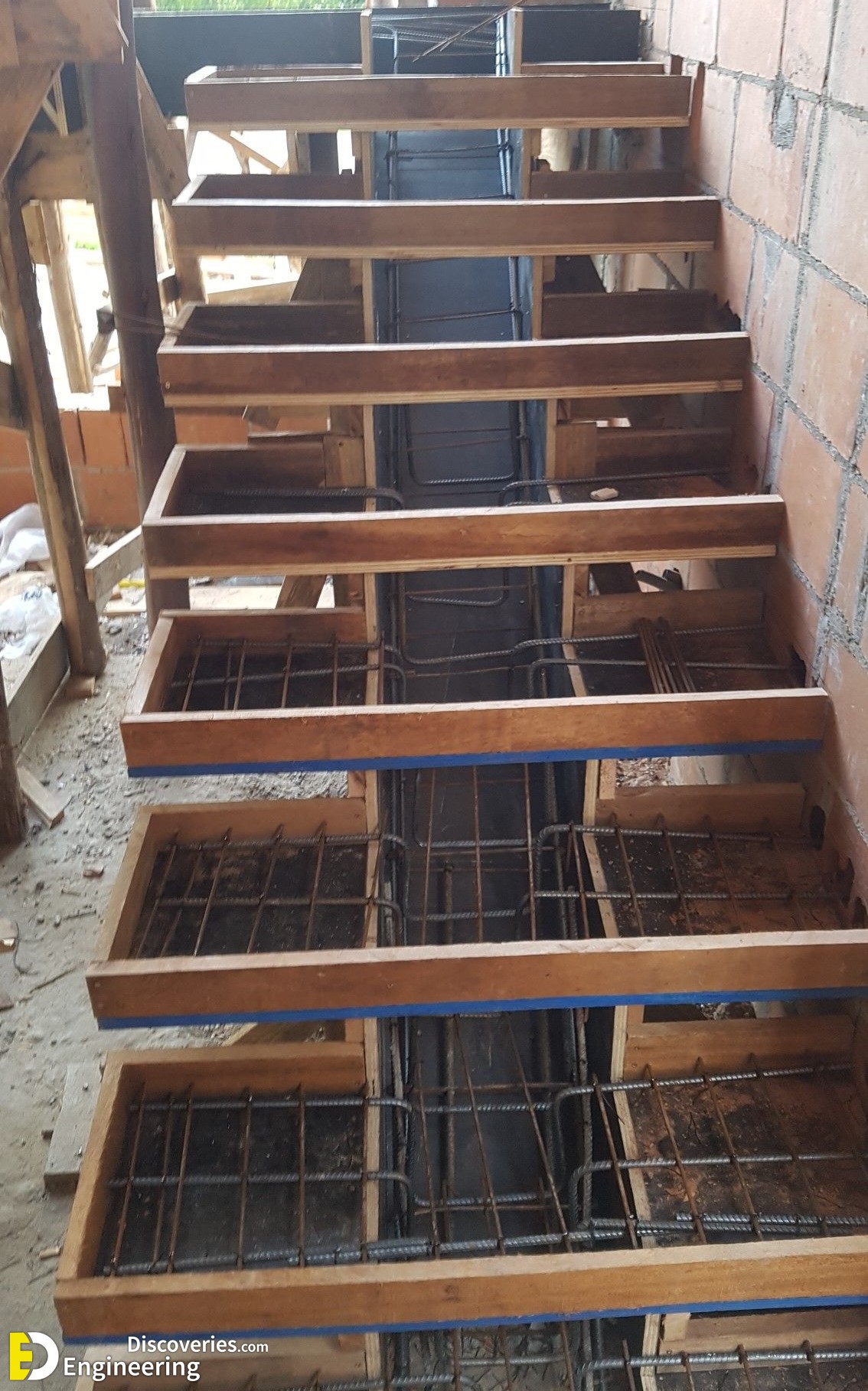 9-engineering-discoveries-352B-mesmerizing-photos-of-rcc-concrete-stairs-under-construction.jpg