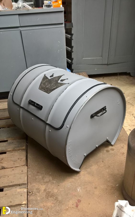 12-engineering-discoveries-from-trash-to-treasure-30-ingenious-ways-to-transform-oil-barrels-into-stunning-furniture-pieces.jpg