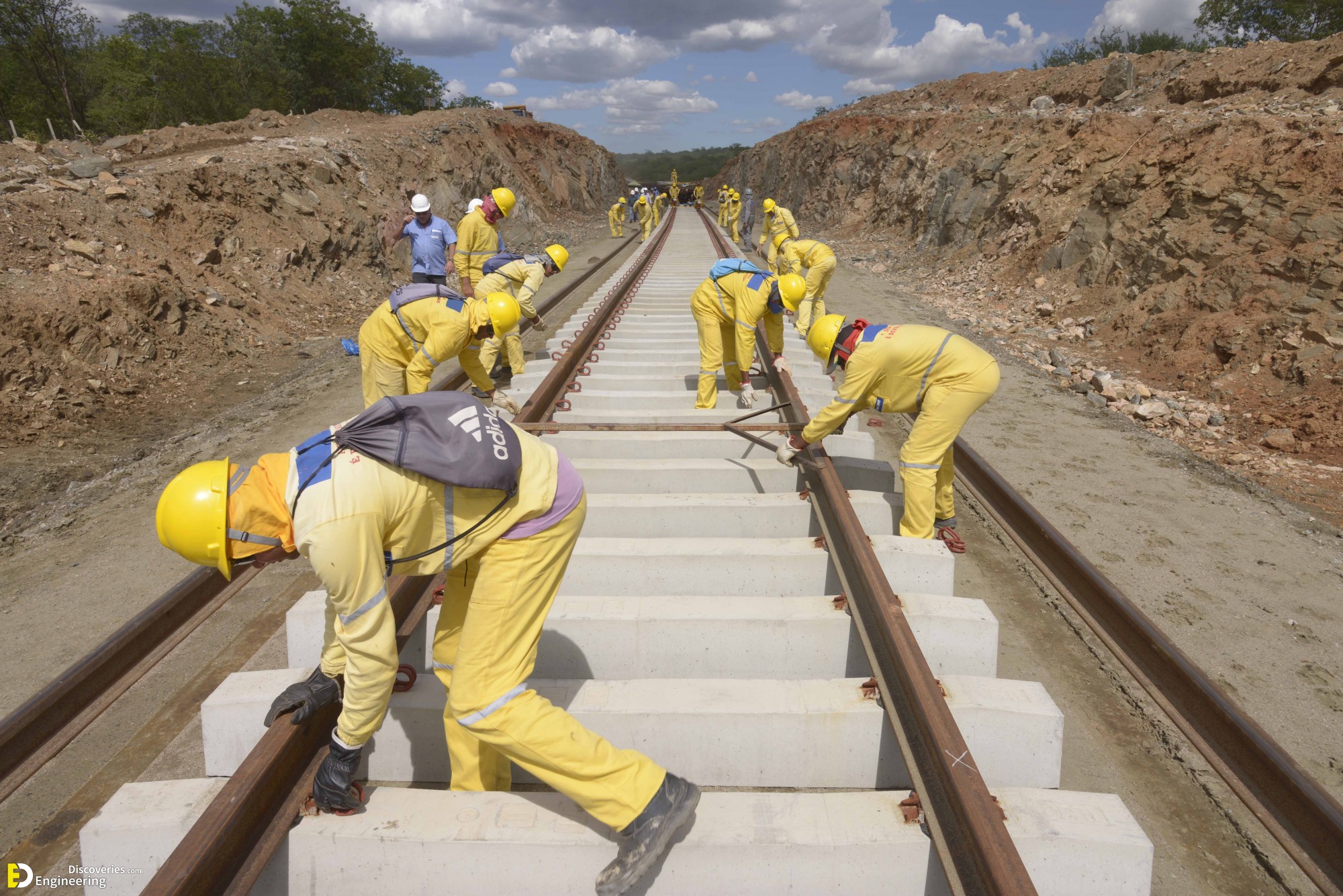 16-engineering-discoveries-322B-photos-of-railway-under-construction.jpg