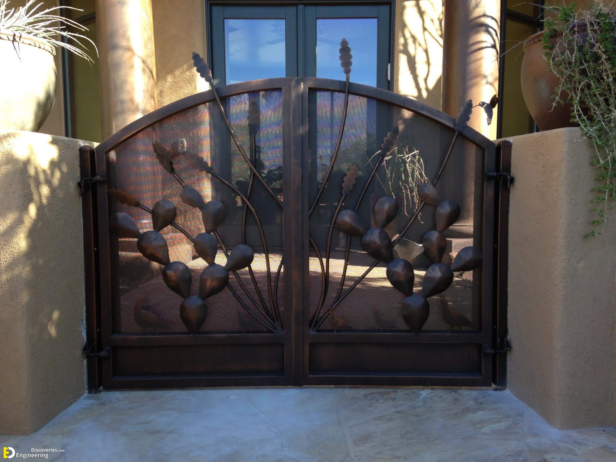 17-engineering-discoveries-302B-amazing-main-iron-gate-designs-that-redefine-home-entrances.jpg