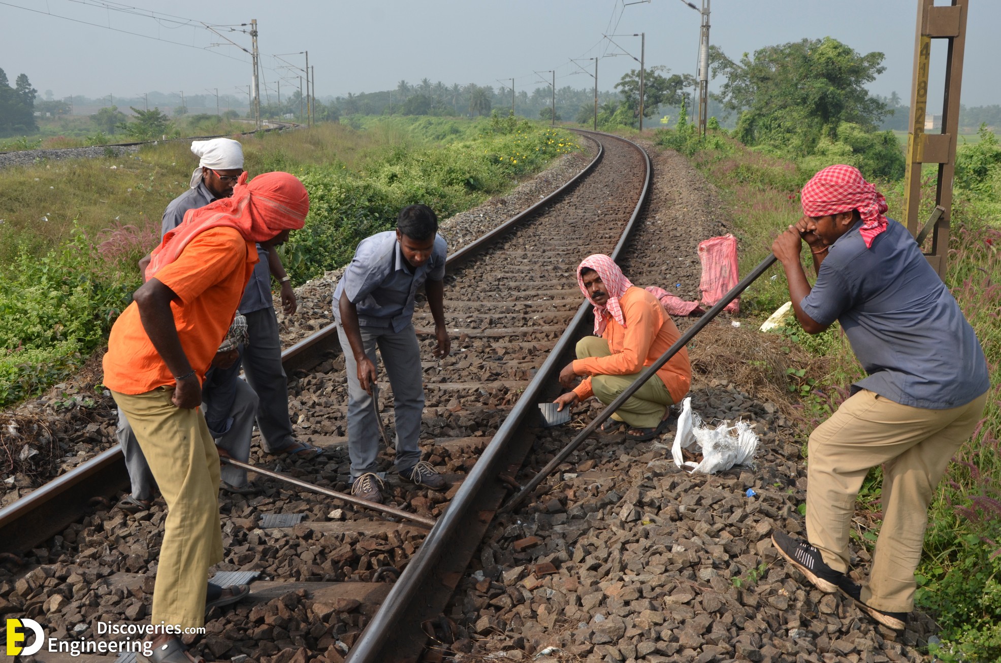 17-engineering-discoveries-322B-photos-of-railway-under-construction.jpg