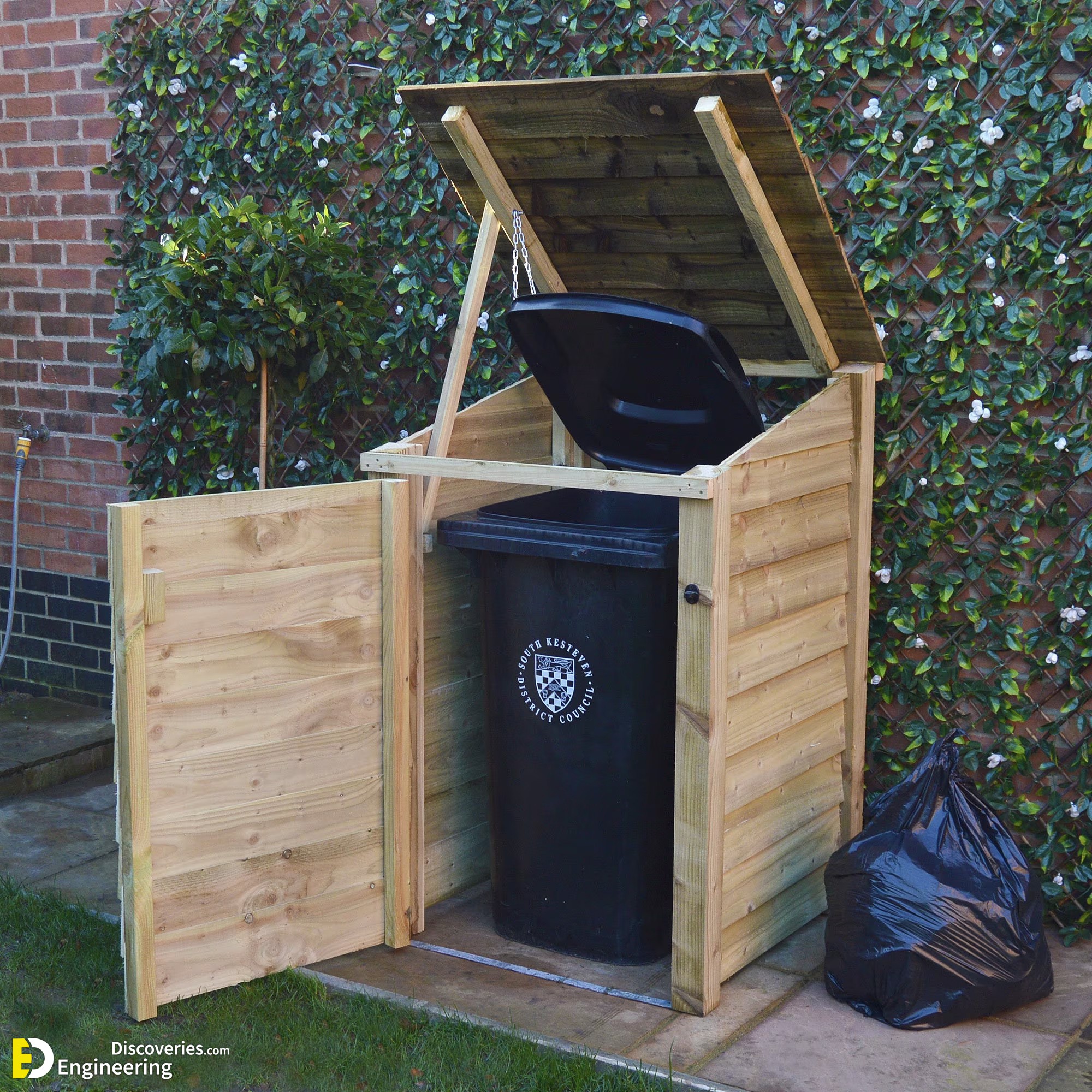 17-engineering-discoveries-322B-smart-ways-to-hide-your-outdoor-trash-can.jpg