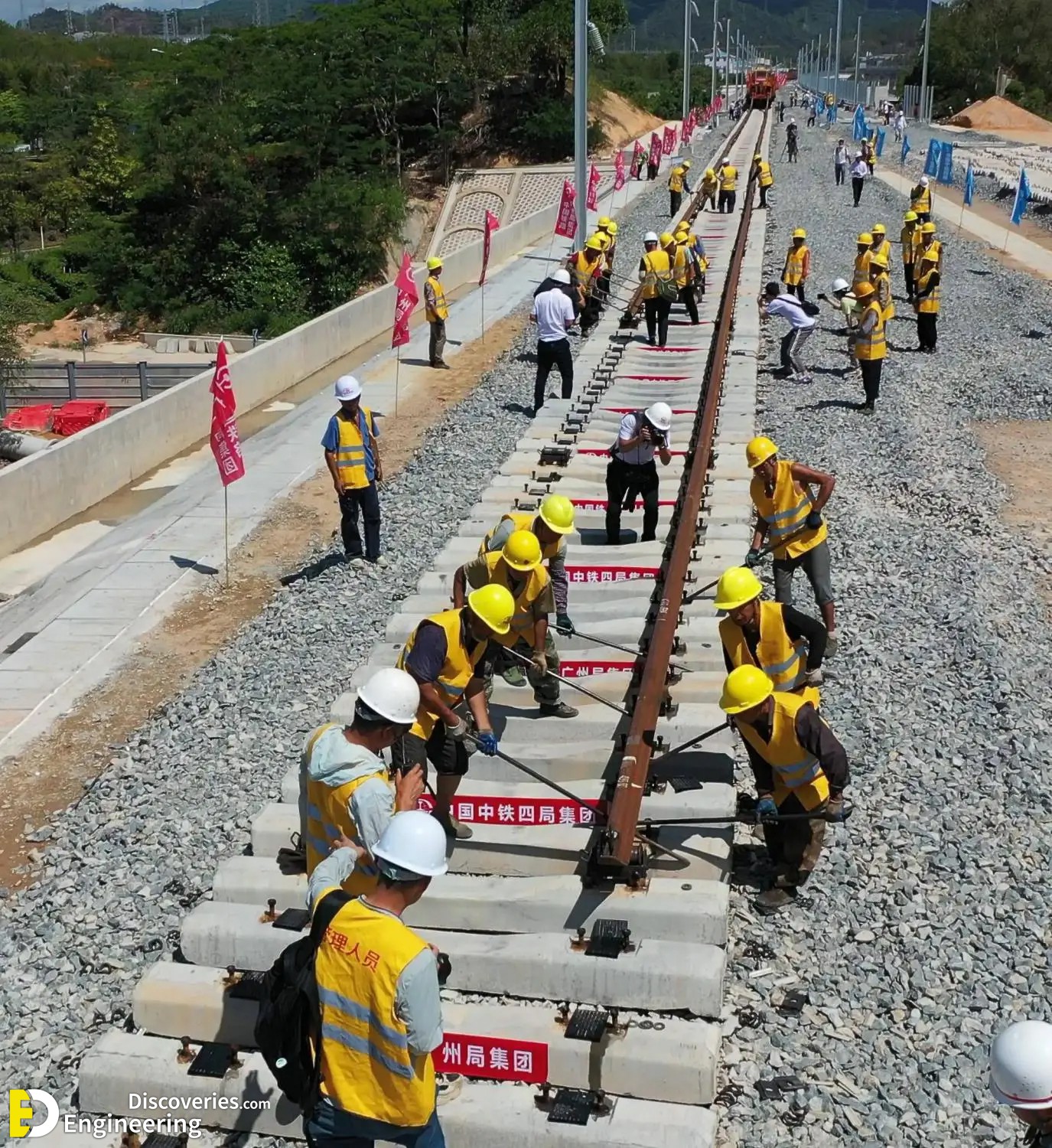 2-engineering-discoveries-322B-photos-of-railway-under-construction.jpg