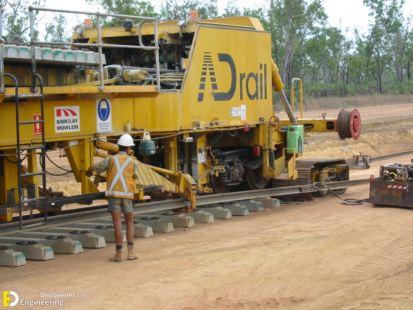 21-engineering-discoveries-322B-photos-of-railway-under-construction.jpg