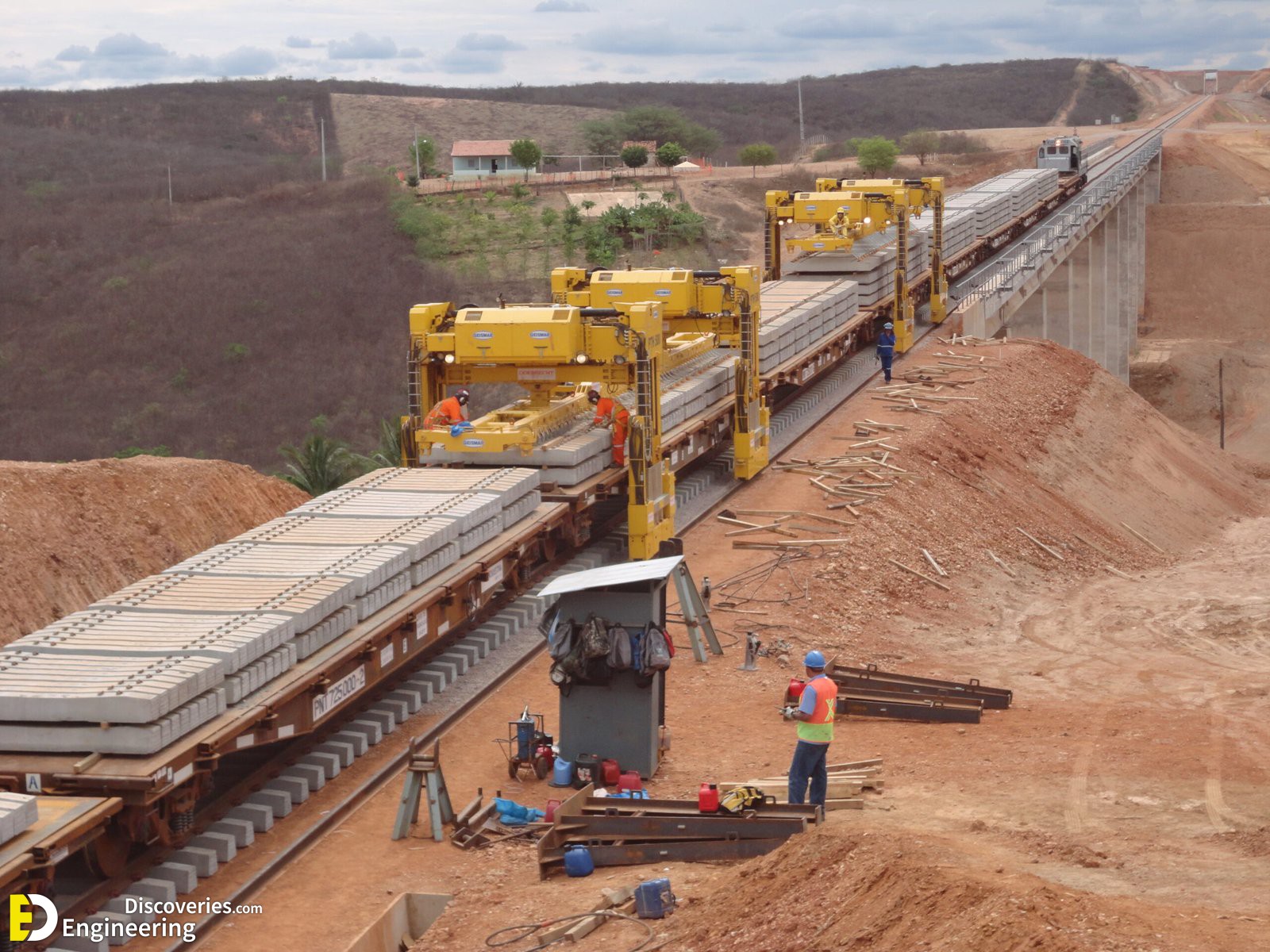 23-engineering-discoveries-322B-photos-of-railway-under-construction.jpg