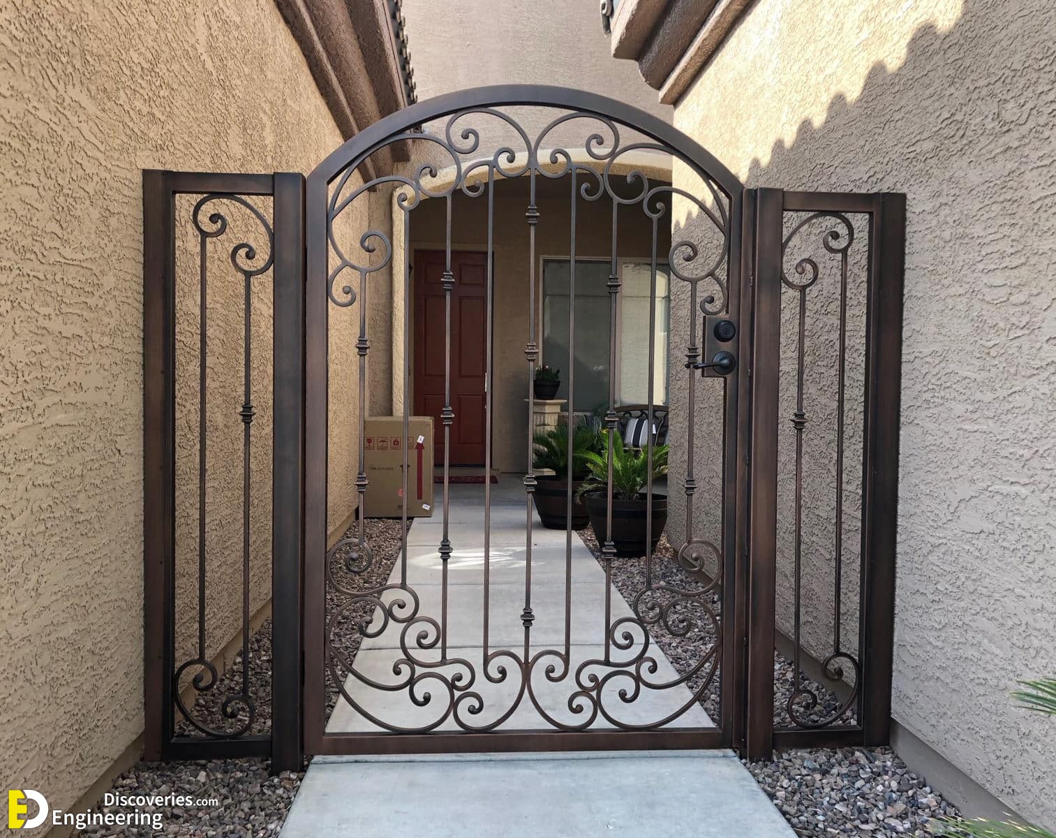 24-engineering-discoveries-302B-amazing-main-iron-gate-designs-that-redefine-home-entrances.jpg
