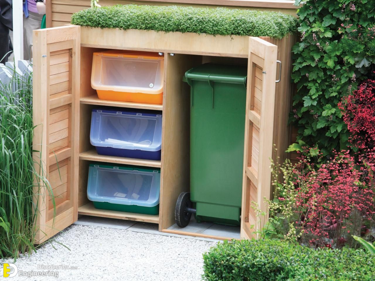 25-engineering-discoveries-322B-smart-ways-to-hide-your-outdoor-trash-can.jpg