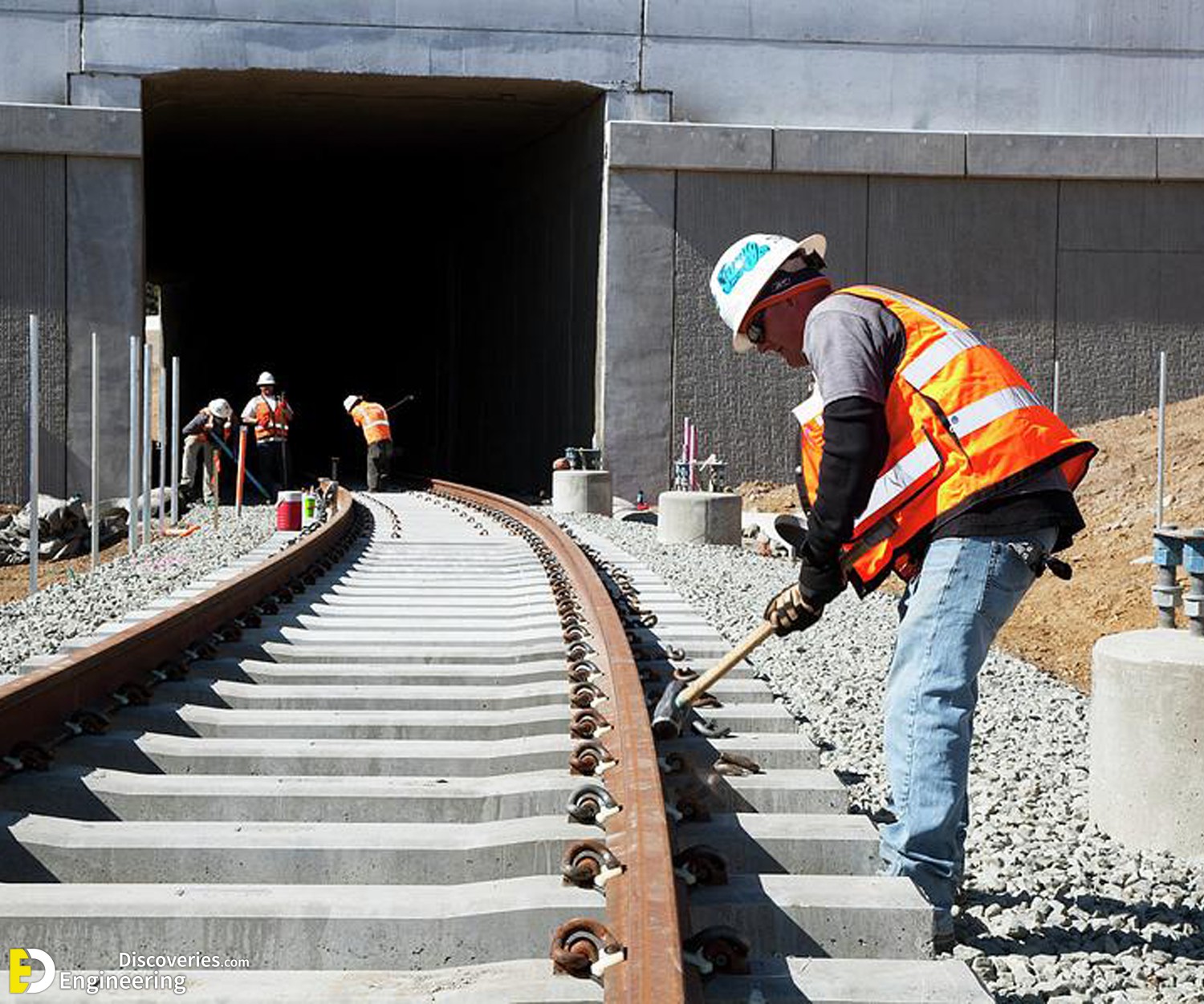 26-engineering-discoveries-322B-photos-of-railway-under-construction.jpg