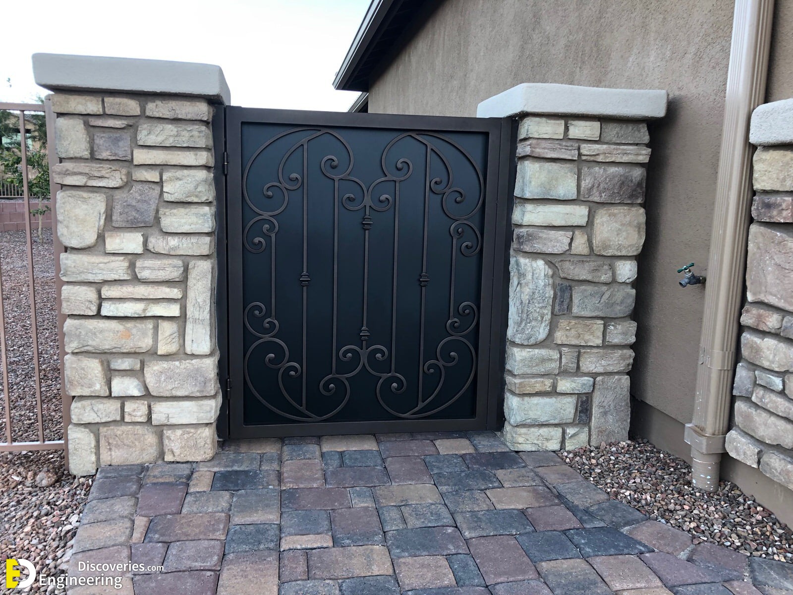 28-engineering-discoveries-302B-amazing-main-iron-gate-designs-that-redefine-home-entrances.jpg