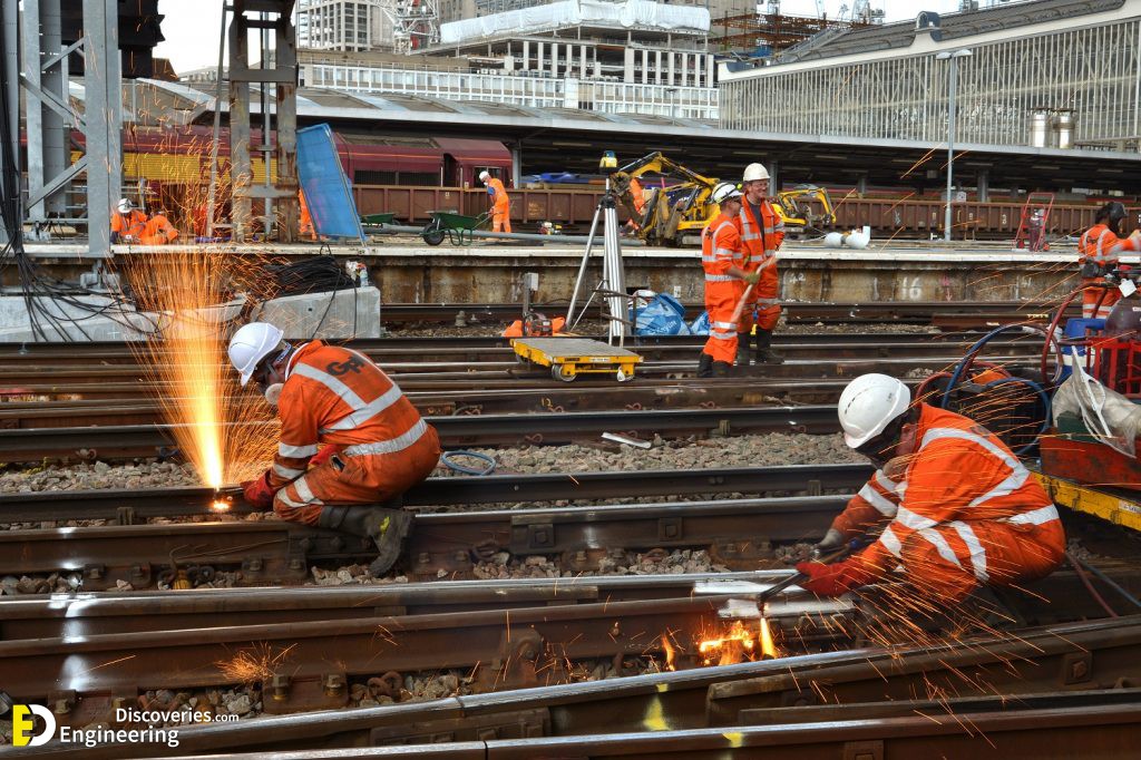 30-engineering-discoveries-322B-photos-of-railway-under-construction.jpg
