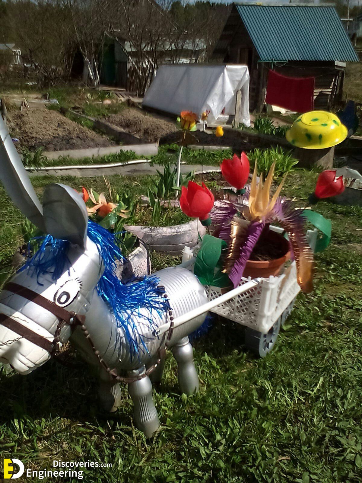 36-engineering-discoveries-45-creative-ways-to-reuse-plastic-bottles-and-boost-your-wallet.jpg