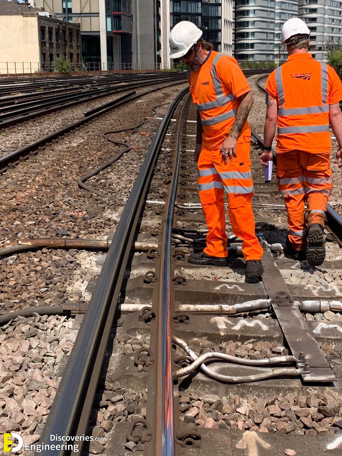 8-engineering-discoveries-322B-photos-of-railway-under-construction.jpg